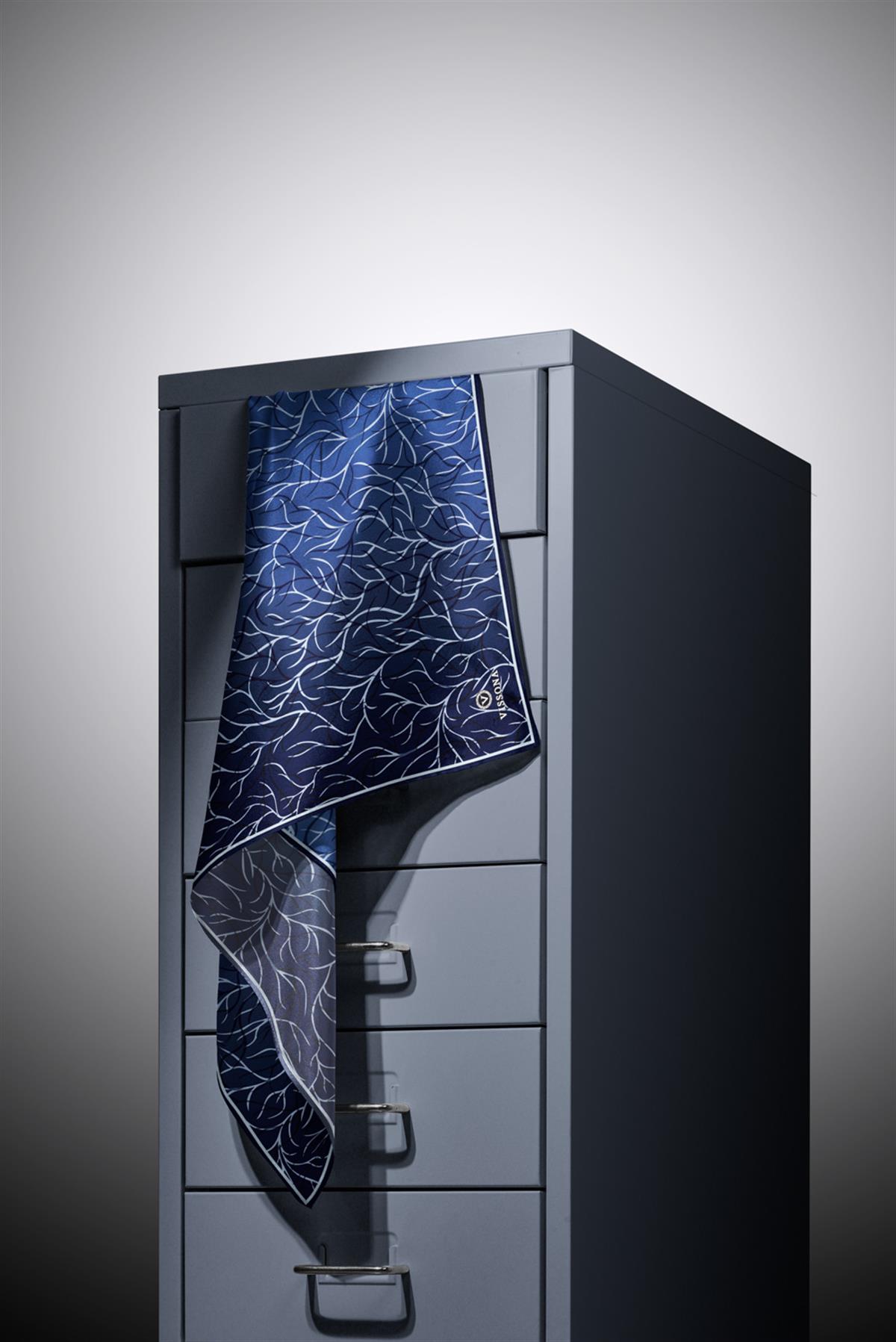 %100 Twill İpek Degrade Desenli Lacivert Renkli 90x90 Eşarp Dikim Şekli : El Dikişi