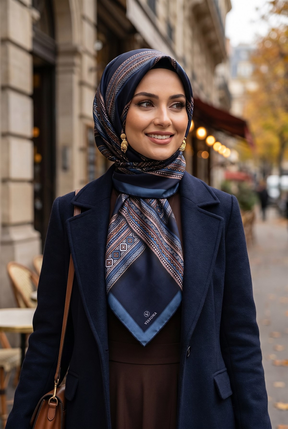 %100 Twill İpek Etnik Desenli İndigo - Lacivert Renkli 90x90 Eşarp Dikim Şekli : El Dikişi