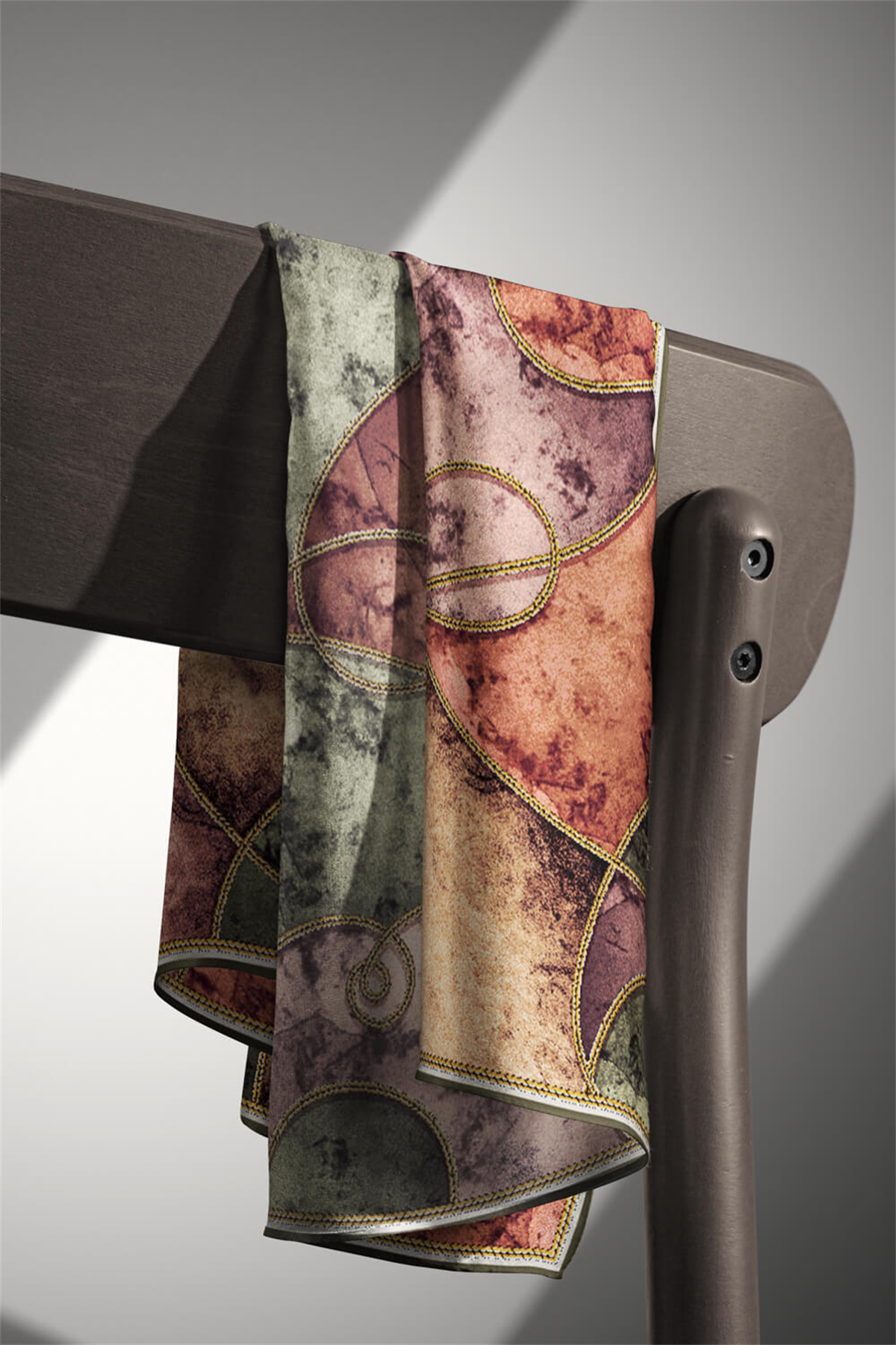 % 57 İPEK % 43 VİSKON Twill İpek Zincirli Mermer Desenli Haki - Bakır Renkli 90x90 Eşarp Dikim Şekli : El Dikişi