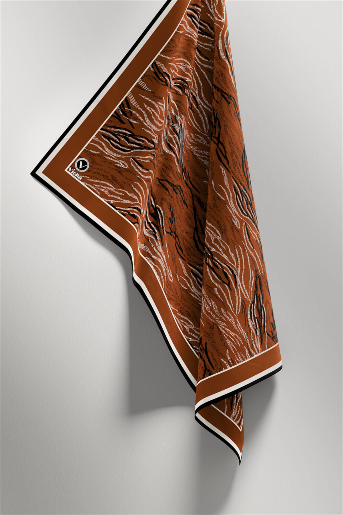 Twill Soyut Çizgi Desenli Taba Renkli 90x90 Eşarp (İpek İçermez) Kenar Dikiş Şekli El Dikişli