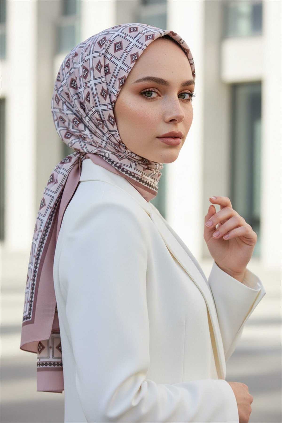 KREP KARE DESENLİ SÜTLÜ KAHVE RENKLİ 75X195 KIRIŞMAZ ŞAL