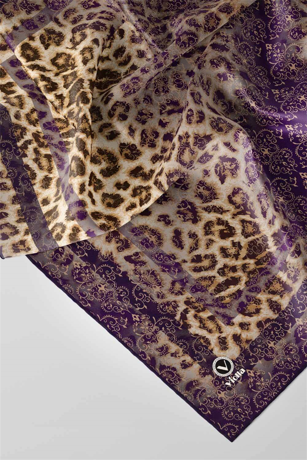 Twill Leopar Desenli Mor Renkli 90x90 Eşarp (İpek İçermez) Kenar Dikiş Şekli El Dikişli