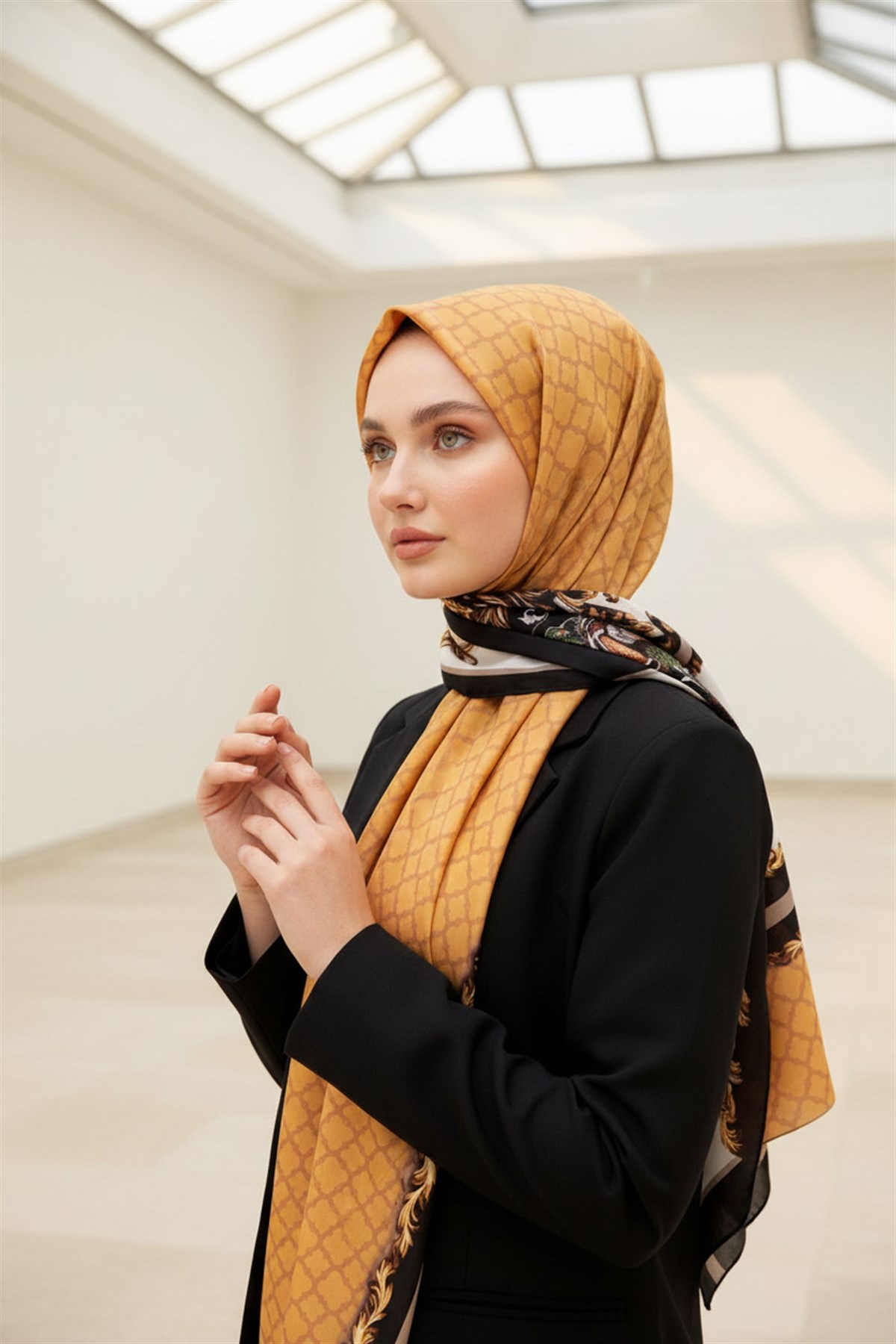 %100 Saf İpek Şal İnce Saten Vual Dokuma Dokuma Çiçek Desenli Siyah- Gold Renkli 90x210 Şal