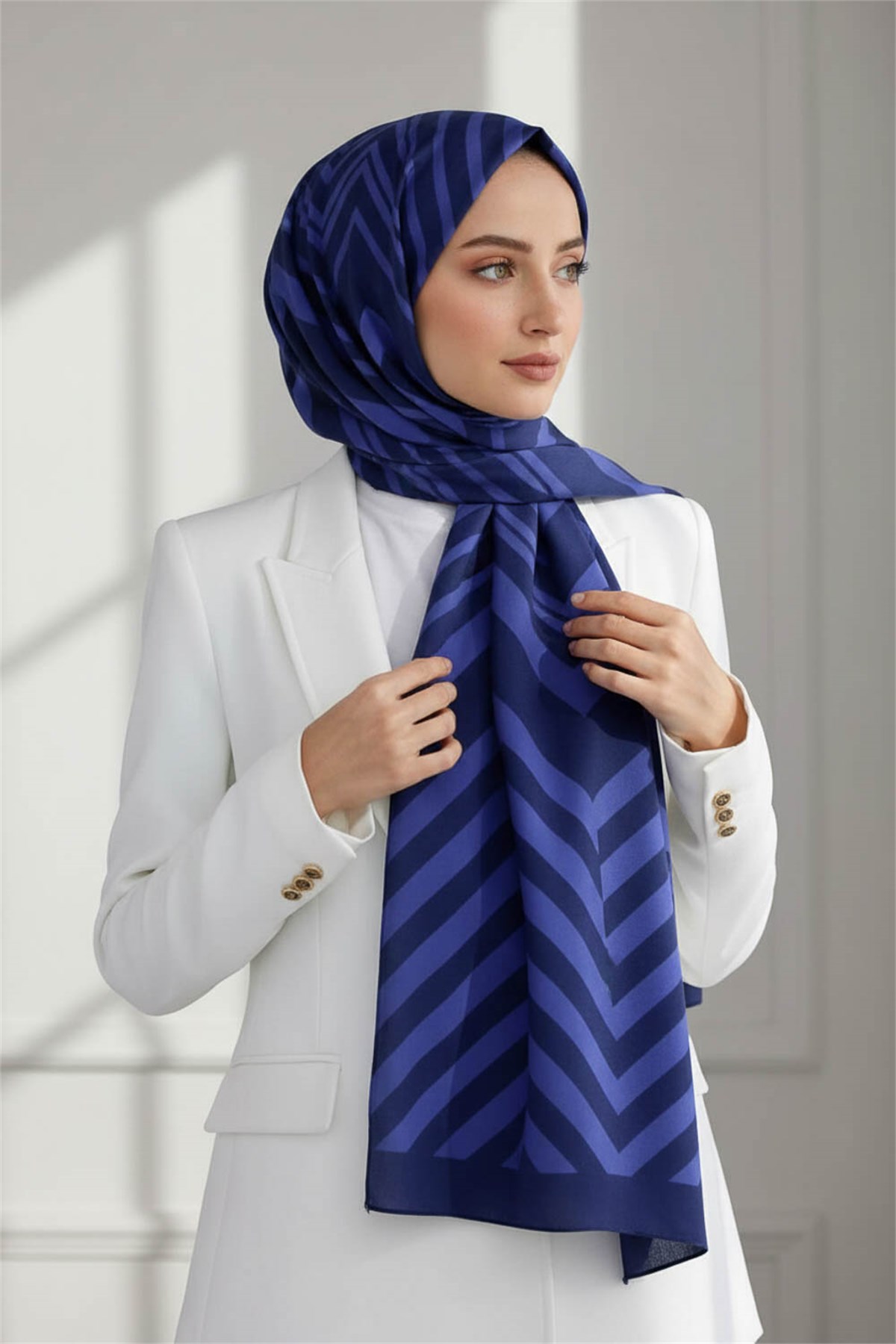 KREP ZİGZAG DESENLİ LACİVERT RENKLİ 75X195 KIRIŞMAZ ŞAL
