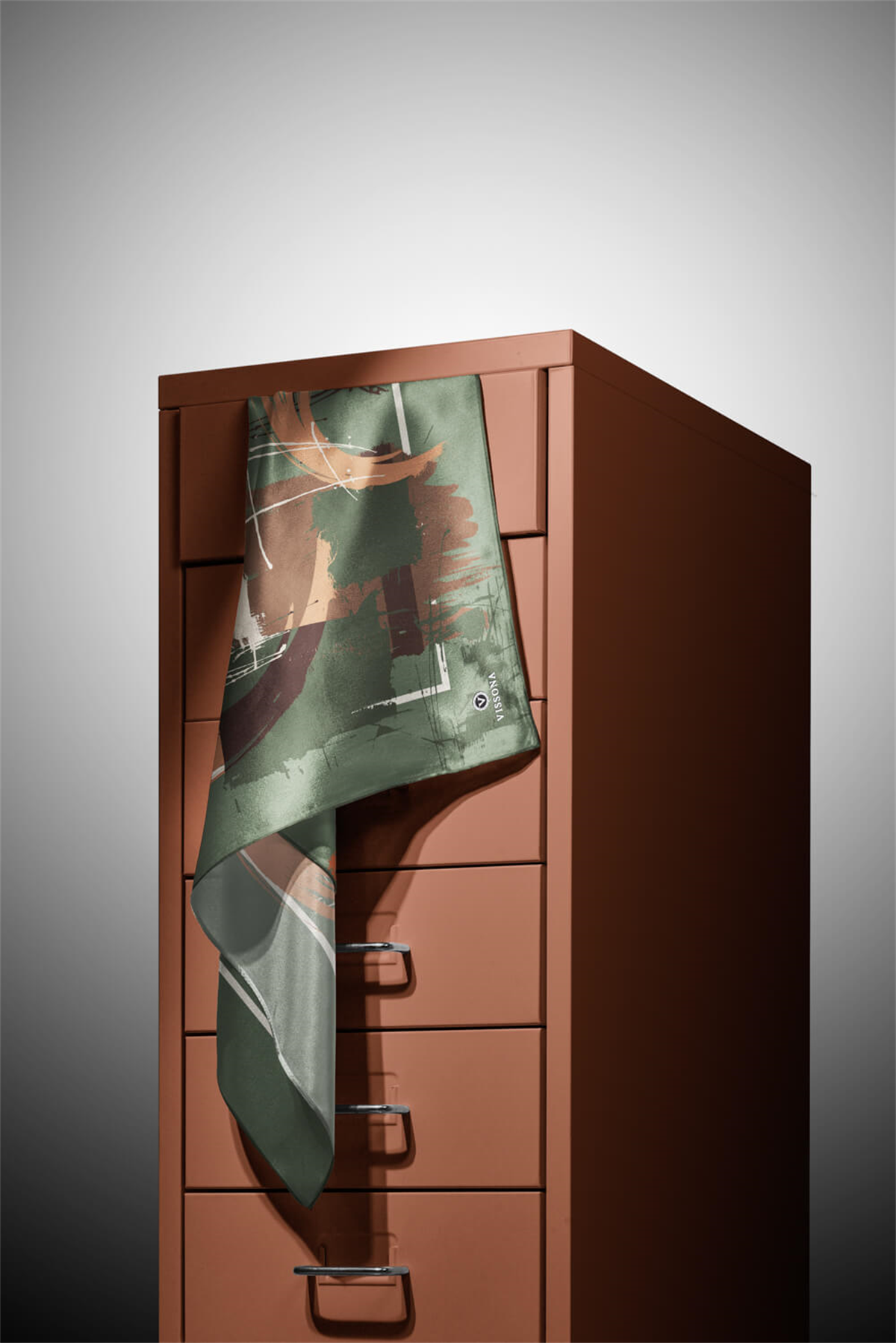 % 57 İPEK % 43 VİSKON Twill İpek Geometrik Desenli Çağla - Bakır Renkli 90x90 Eşarp Dikim Şekli : El Dikişi