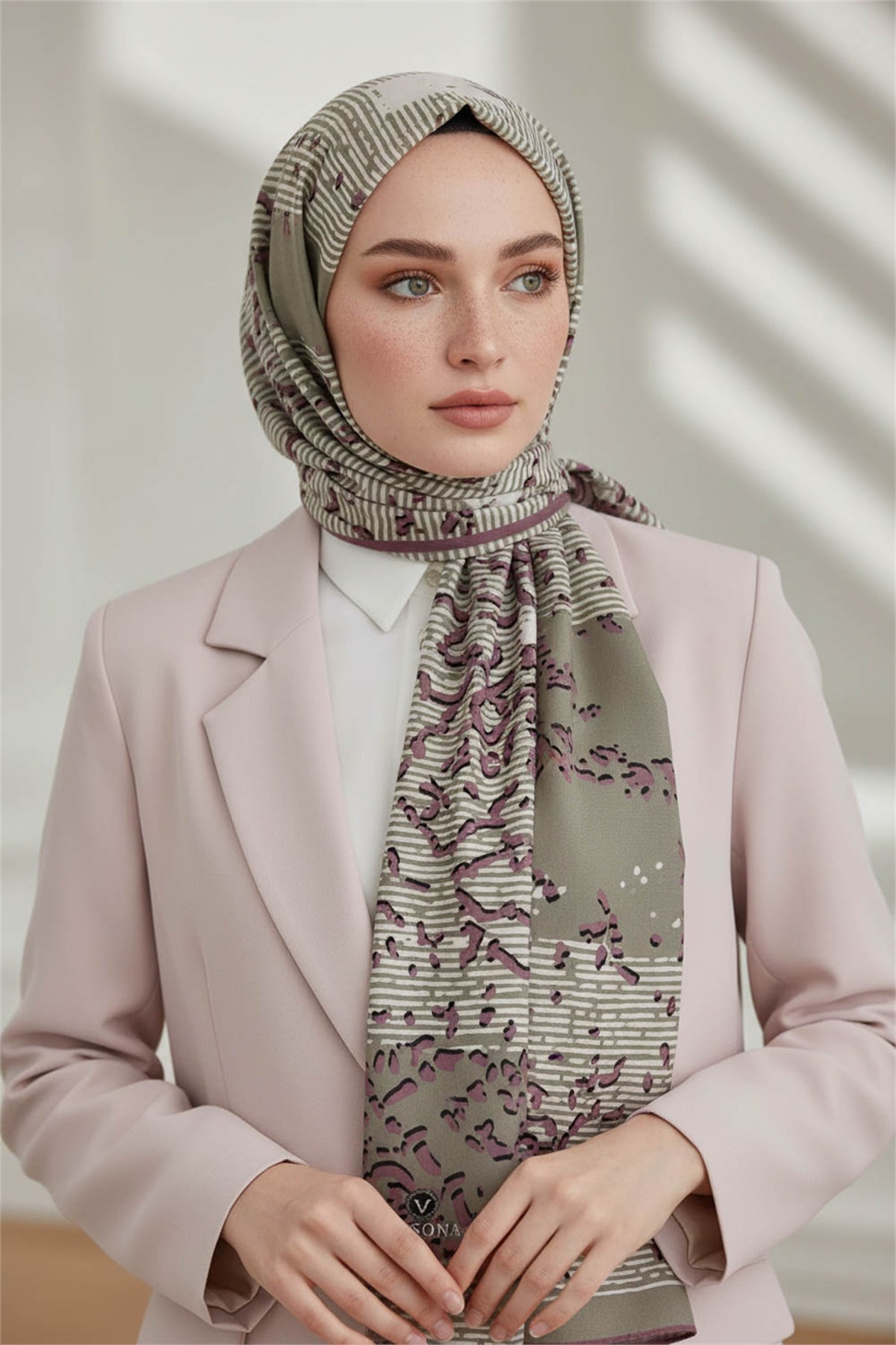 KREP ESKİTME DESENLİ PUDRA RENKLİ 75X195 KIRIŞMAZ ŞAL