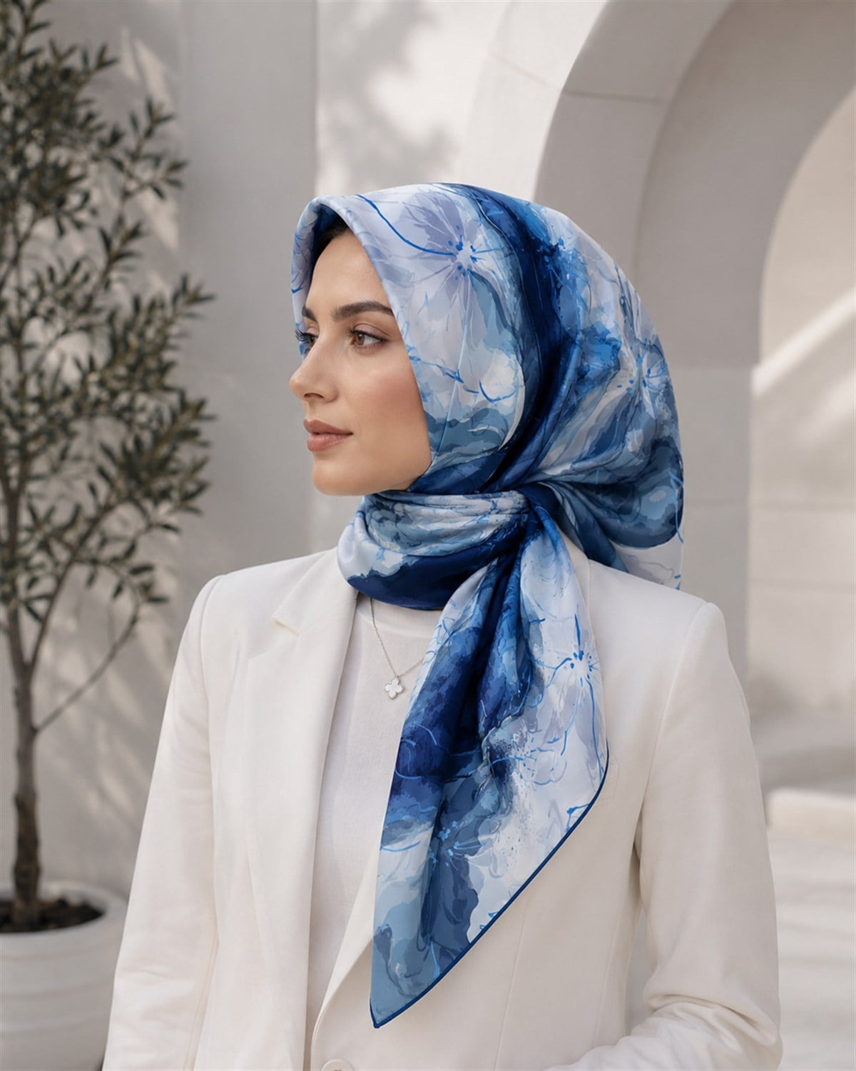 %100 Twill İpek Çiçekli Sulu Boya Dalga Desenli Gri - İndigo Renkli 90x90 Eşarp Dikim Şekli : El Dikişi