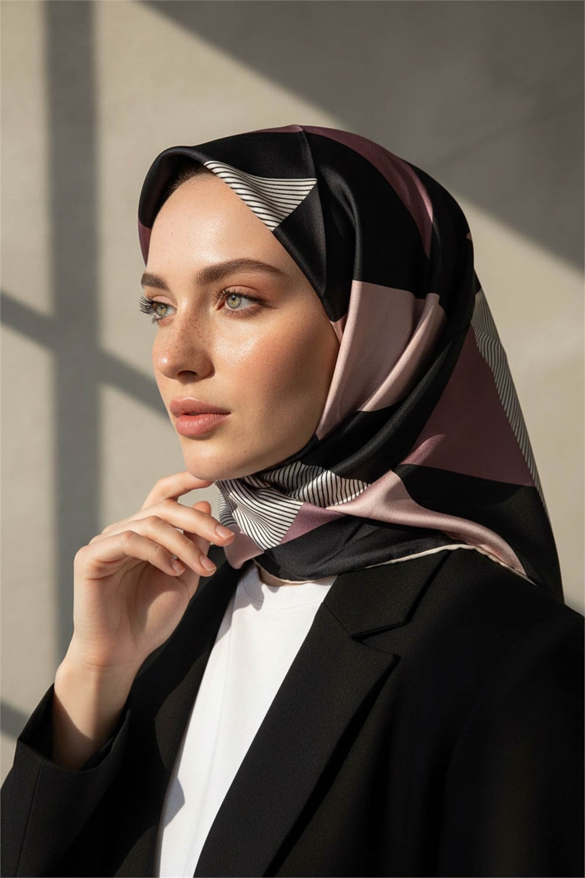 %100 Twill İpek Eşarp 90x90 Siyah Pudra Geometrik Çizgi Desenli El Dikişli Kadın Eşarp