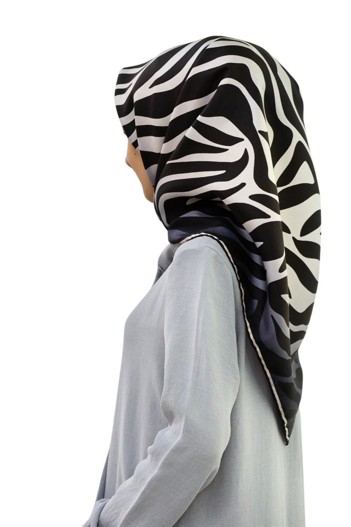%100 Twill İpek Zebra Desenli Gümüş - Siyah Renkli 90x90 Eşarp Dikim Şekli : El Dikişi