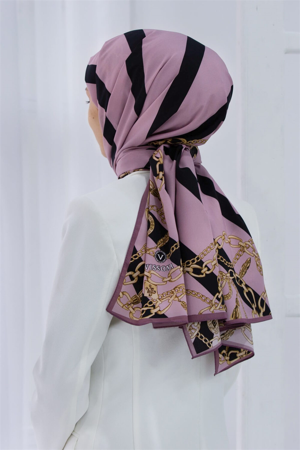 KREP ÇİZGİLİ VE ZİNCİR DESENLİ PUDRA RENKLİ 75X195 KIRIŞMAZ ŞAL