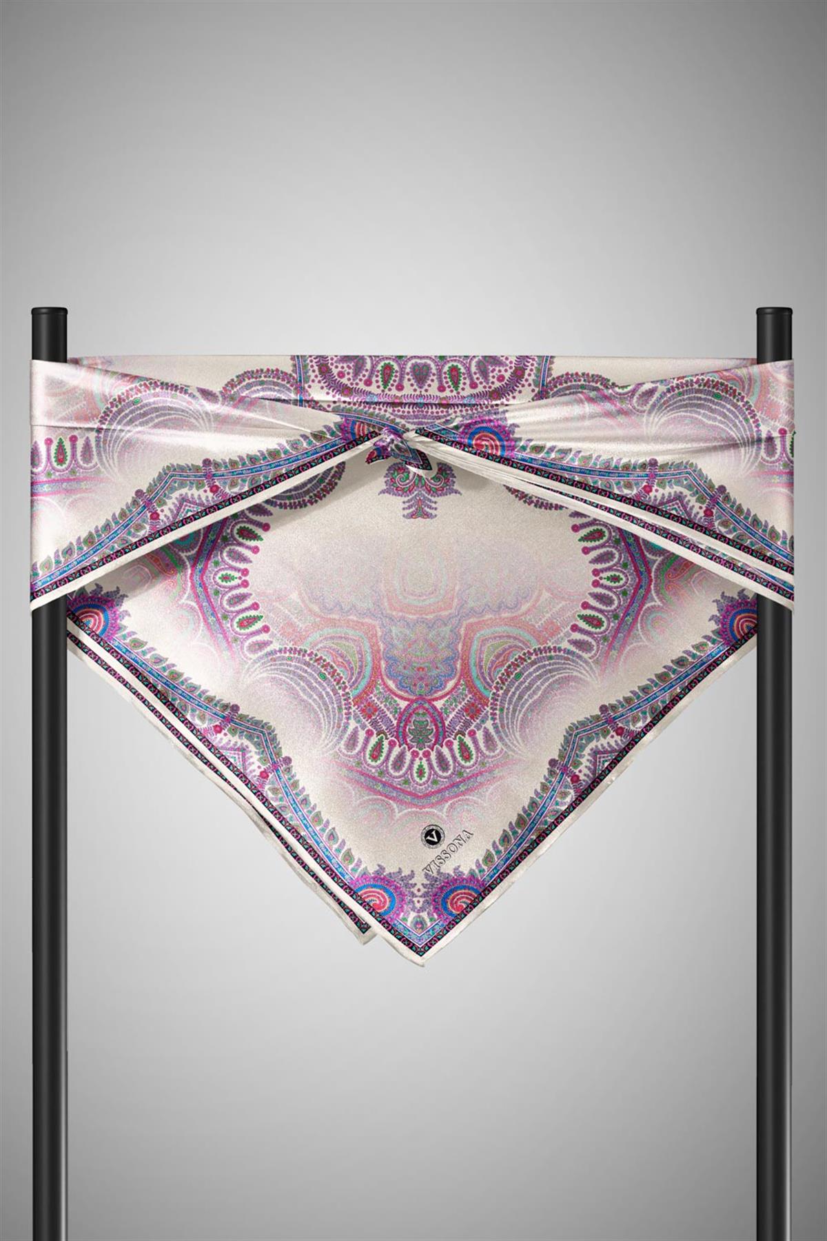 %100 Twill İpek Şal Desenli Krem Renkli 90x90 Eşarp Dikim Şekli : El Dikişi