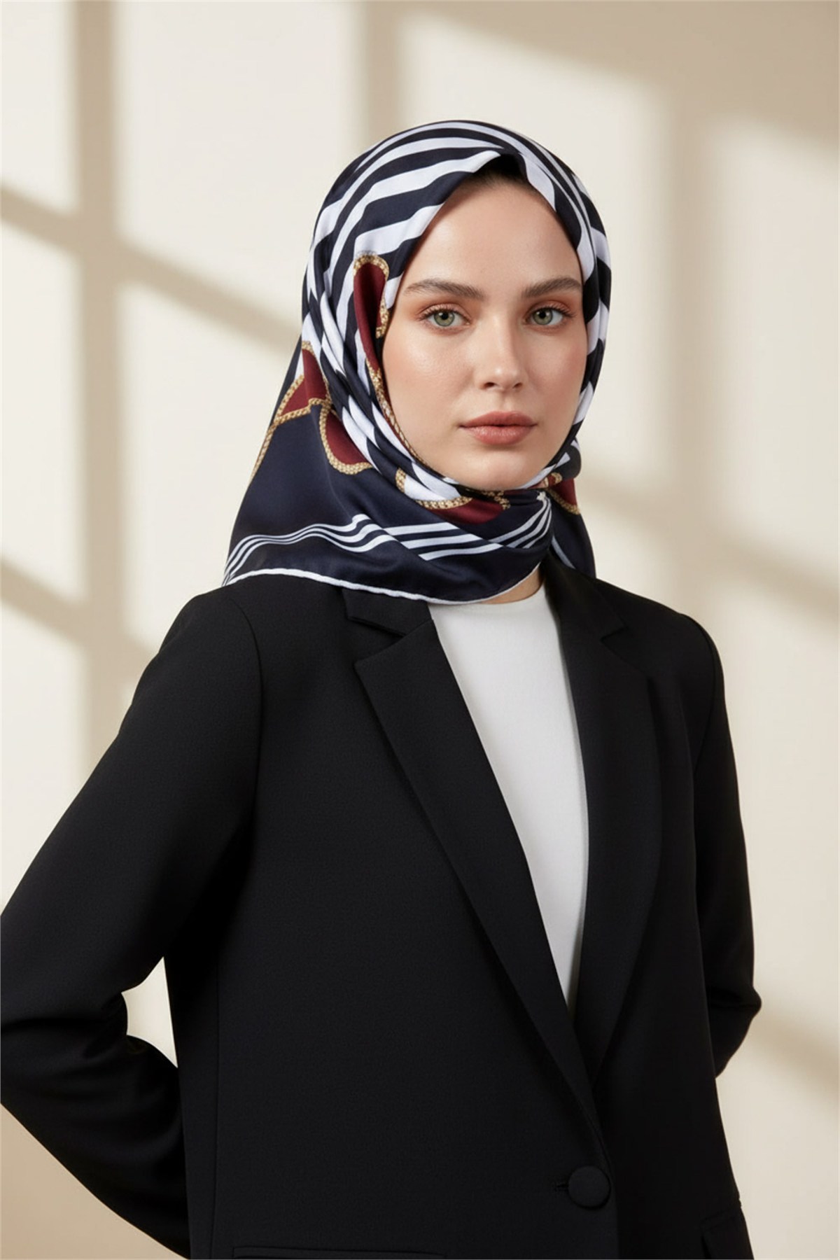 Kristal Geometrik Desenli Siyah - Bordo Renkli 90x90 Eşarp (İpek İçermez) Kenar Dikiş Şekli El Dikişli