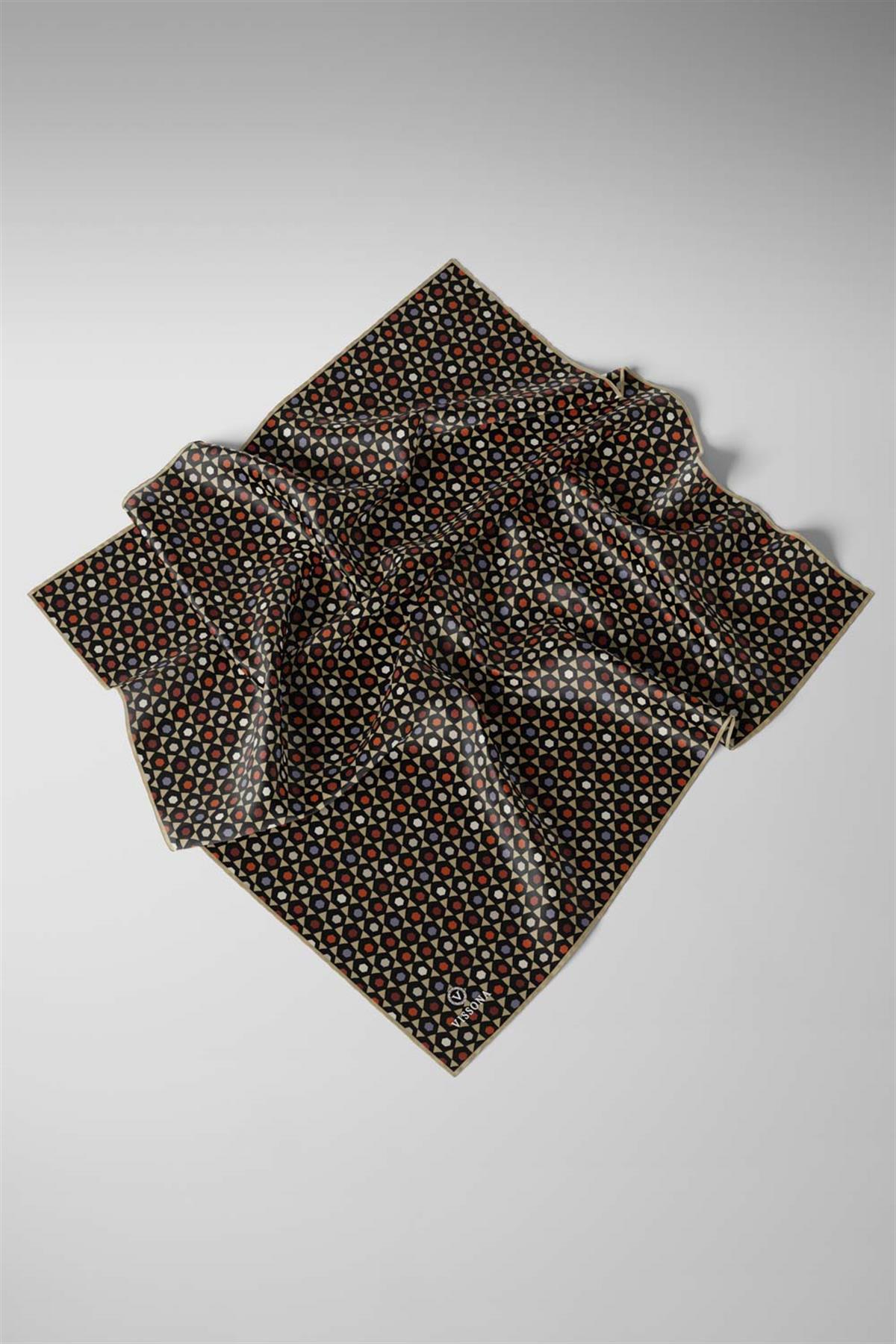 %100 Twill İpek Nokta Desenli Siyah - Bej Renkli 90x90 Eşarp Dikim Şekli : El Dikişi