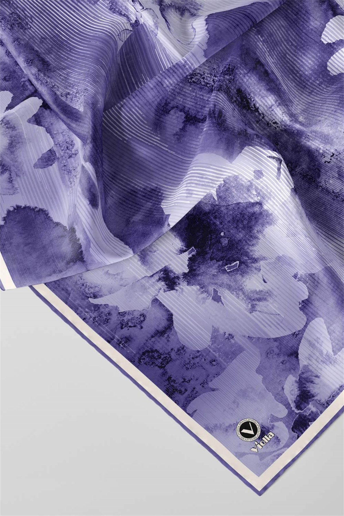 Twill Batik Desenli Saks Renkli 90x90 Eşarp (İpek İçermez) Dikim Şekli : El Dikişi