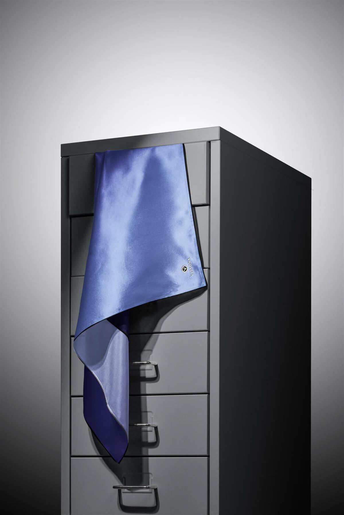 %100 Twill İpek Degrade Desenli Lacivert Renkli 90x90 Eşarp Dikim Şekli : El Dikişi
