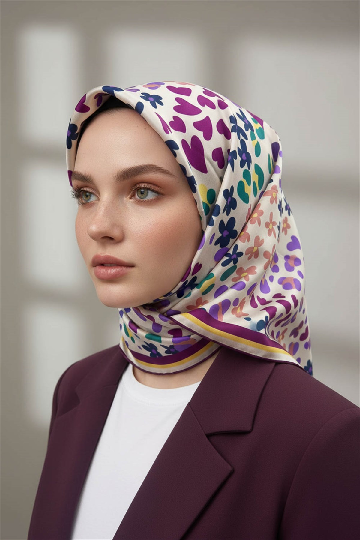 %100 Twill İpek Kalpli Leopar Desenli Krem - Mürdüm Renkli 90x90 Eşarp Dikim Şekli : El Dikişi