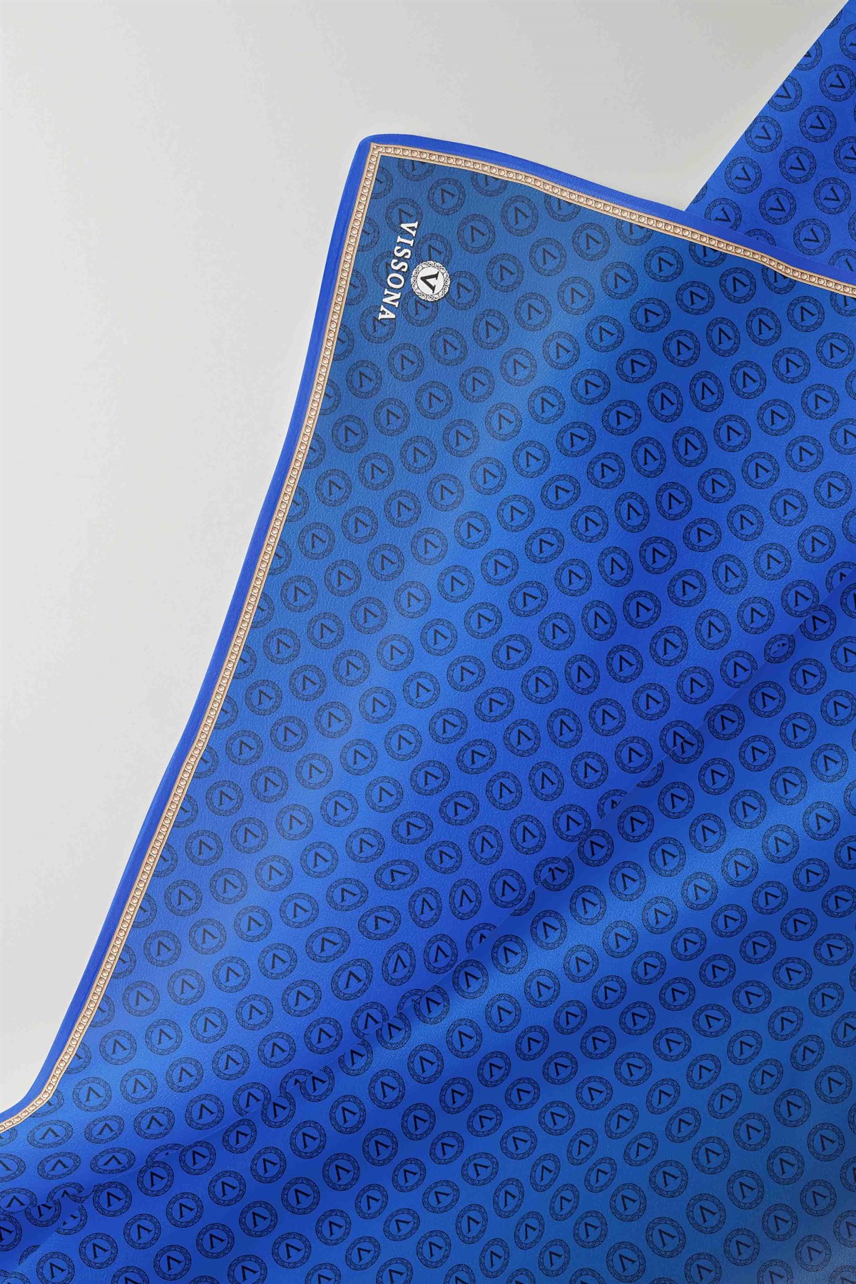 %100 Twill İpek Monogram Desenli Saks Renkli 90x90 Eşarp Dikim Şekli : El Dikişi