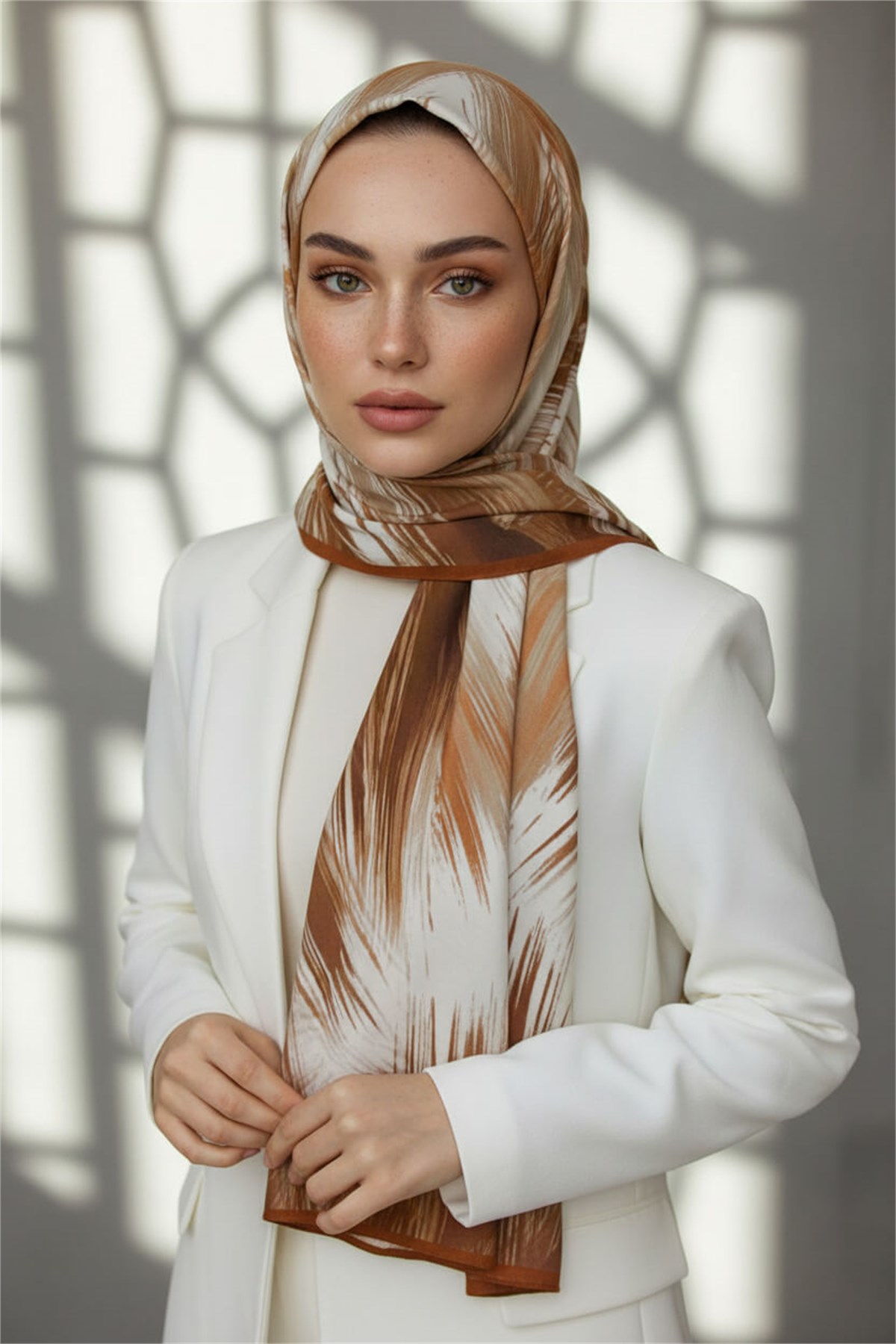 KREP GEOMETRİK DESENLİ TABA RENKLİ 75X195 KIRIŞMAZ ŞAL