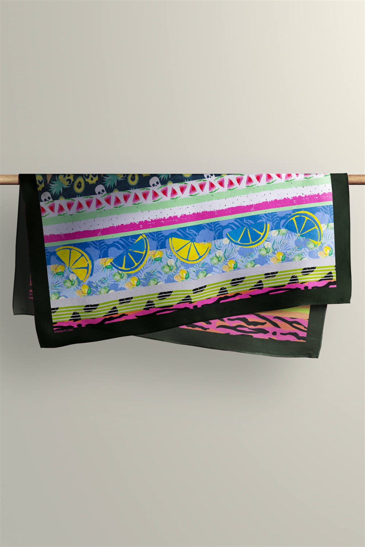 Violla Z25 Kadın Yeşil Meyve Desenli 50x50 Bandana HYL DG01266-22