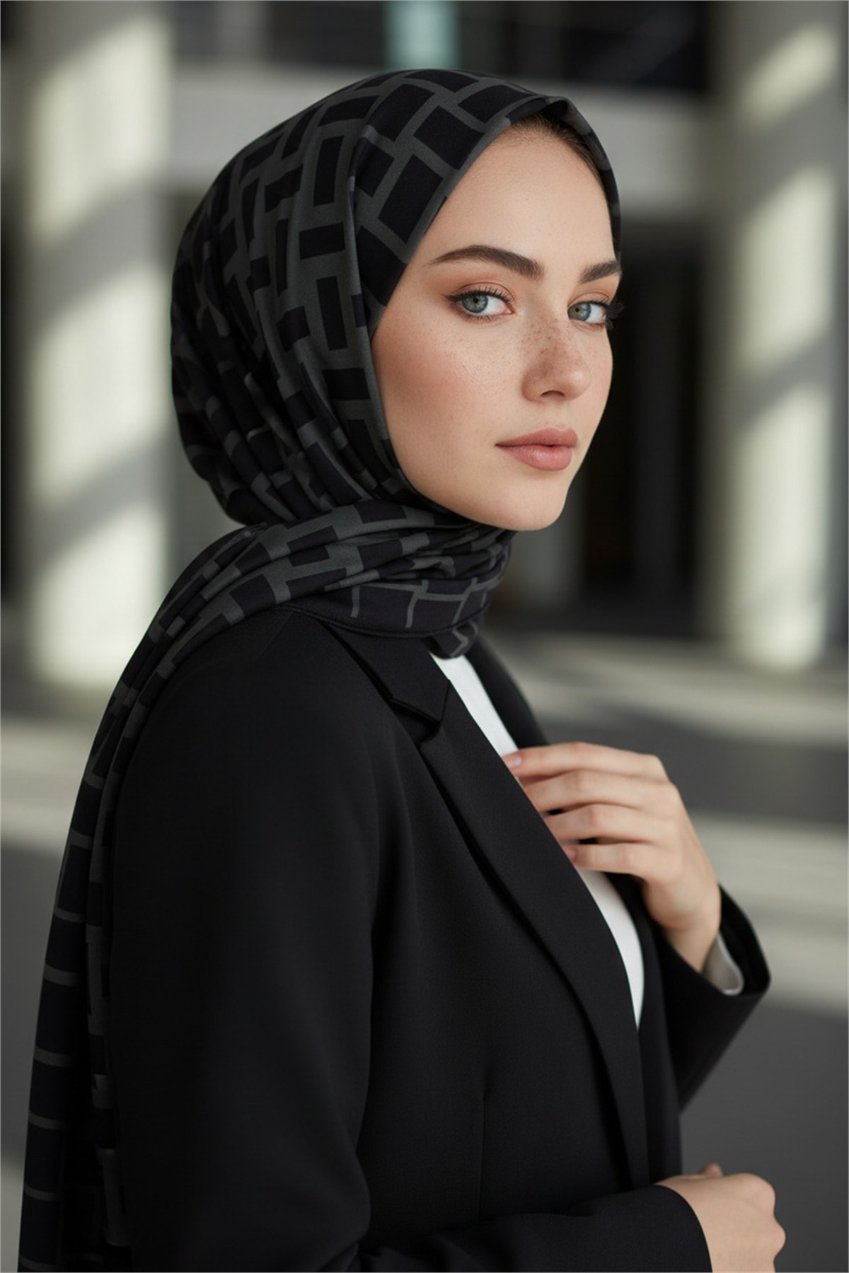 KREP KARELİ DESENLİ FÜME RENKLİ 75X195 KIRIŞMAZ ŞAL