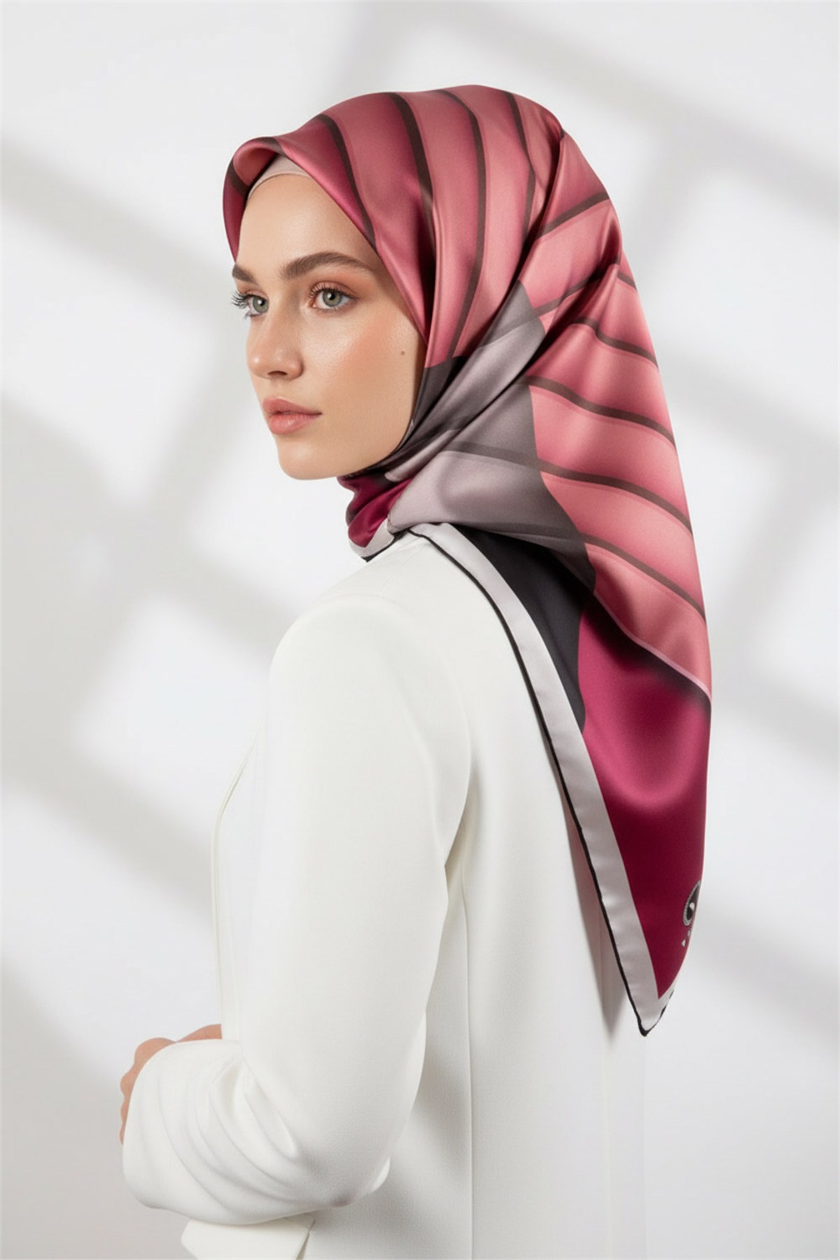 Rayon Zikzak Çizgi Desenli Pembe Renkli 90x90 Eşarp (İpek İçermez) Dikim Şekli : El Dikişi