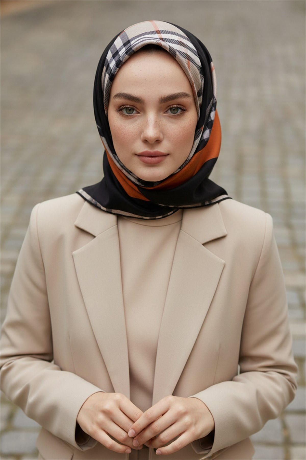 %100 Twill İpek Eşarp 90x90 Taba Siyah Ekose Desenli El Dikişli Kadın Eşarp