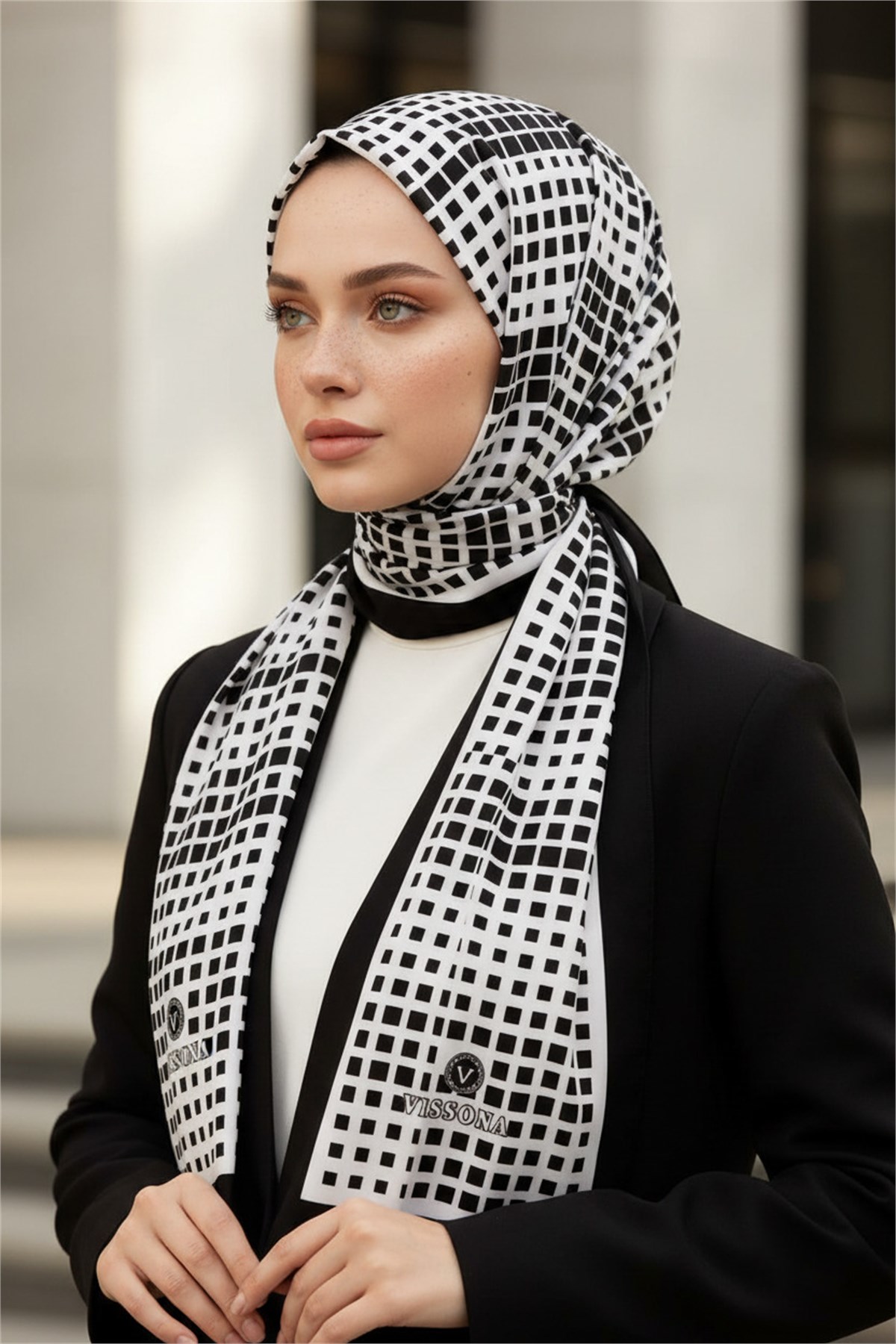 KREP GEOMETRİK DESENLİ SİYAH - BEYAZ RENKLİ 75X195 KIRIŞMAZ ŞAL