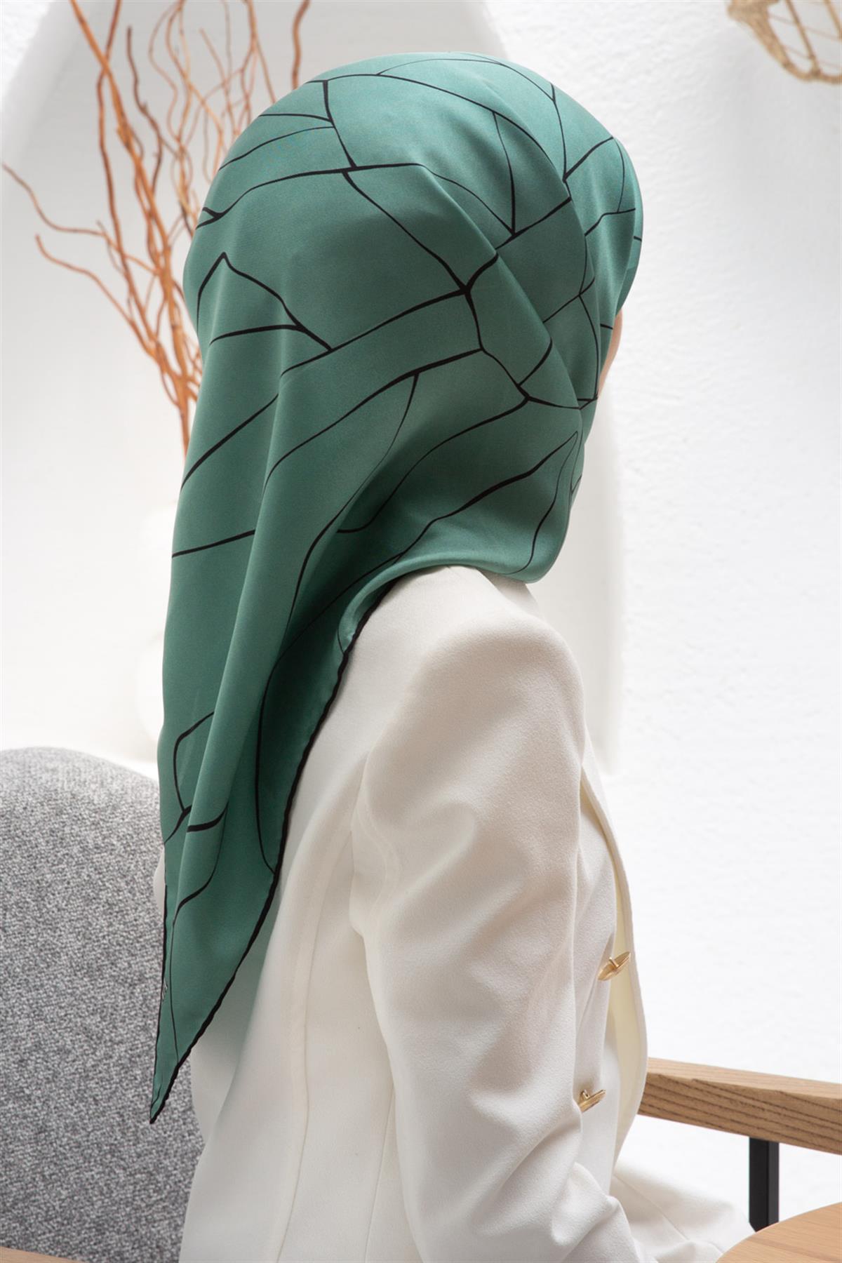 %100 Twill İpek Çizgi Desenli Mint Yeşili - Siyah Renkli 90x90 Eşarp Dikim Şekli : El Dikişi