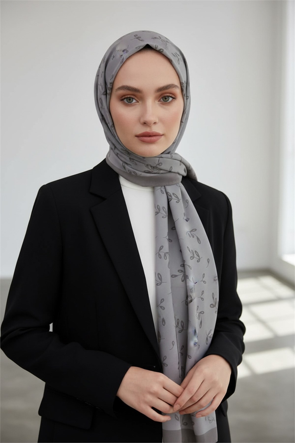 KREP YAPRAK DESENLİ GÜMÜŞ RENKLİ 75X195 KIRIŞMAZ ŞAL