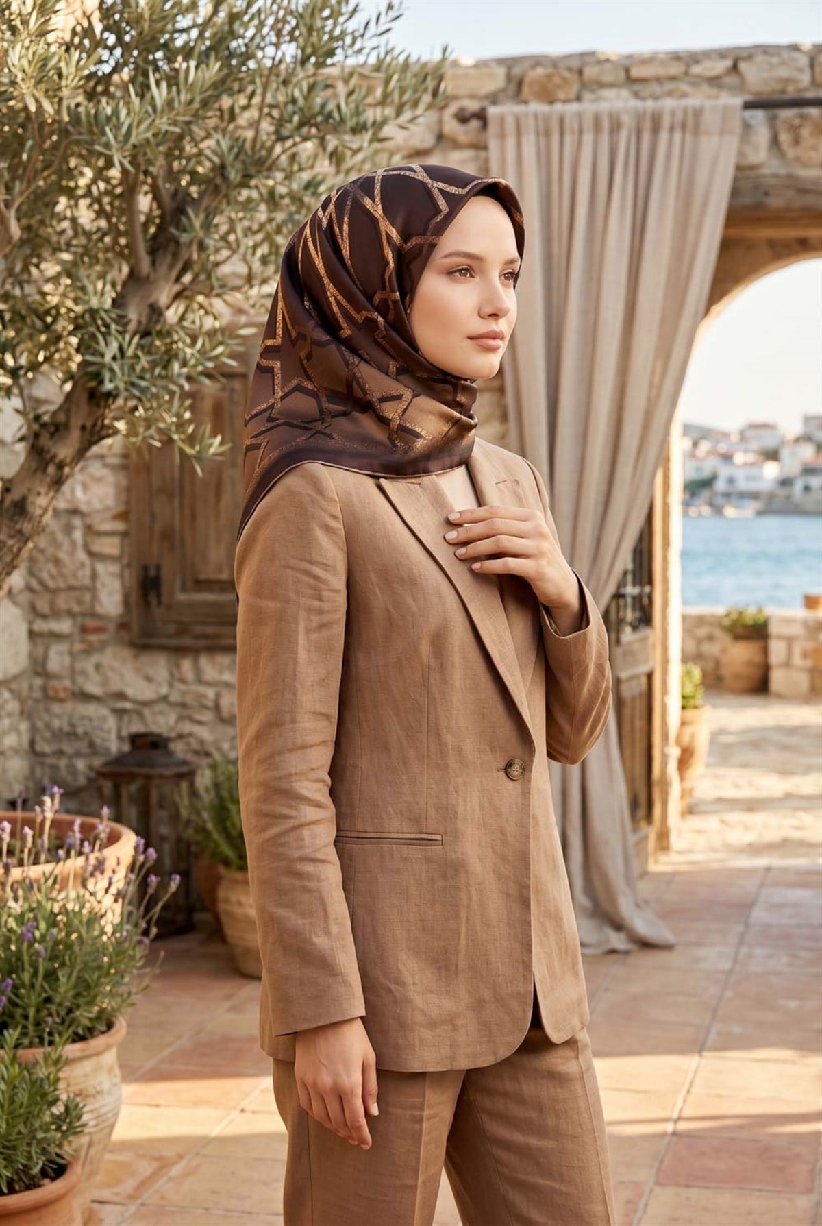 %100 Twill Türk Motifi  Desenli Vizon Renkli 90x90 Eşarp Dikim Şekli: El Dikişi