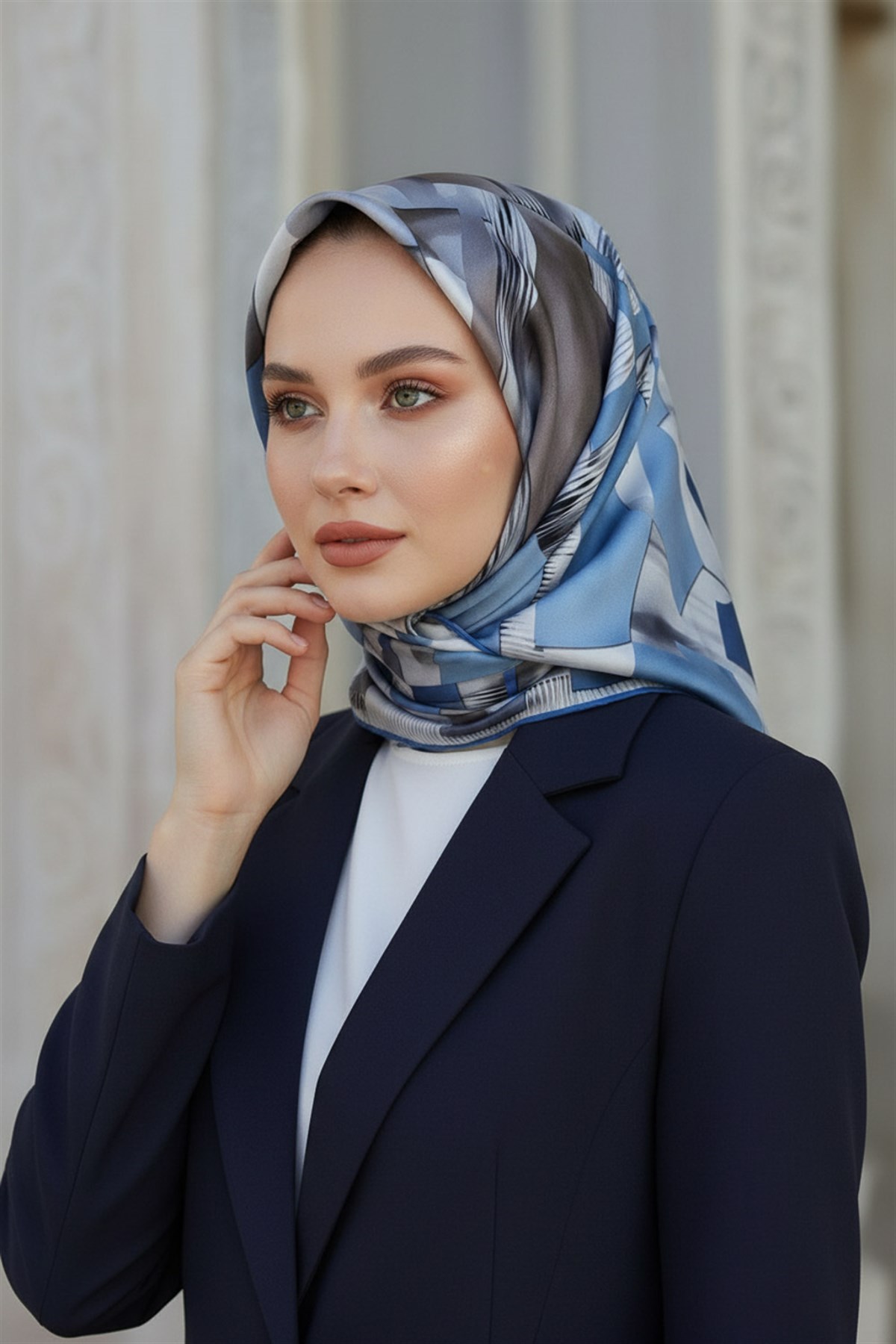 %100 Twill İpek Geometrik Desenli İndigo - Gri Renkli 90x90 Eşarp Dikim Şekli : El Dikişi