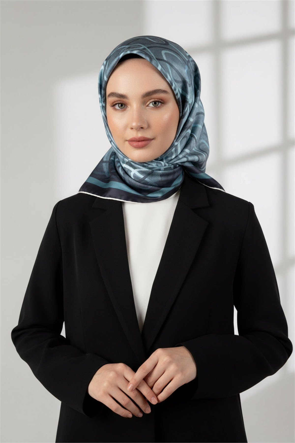 Kristal Geometrik Desenli Petrol Yeşili Renkli 90x90 Eşarp (İpek İçermez) Kenar Dikiş Şekli El Dikişli