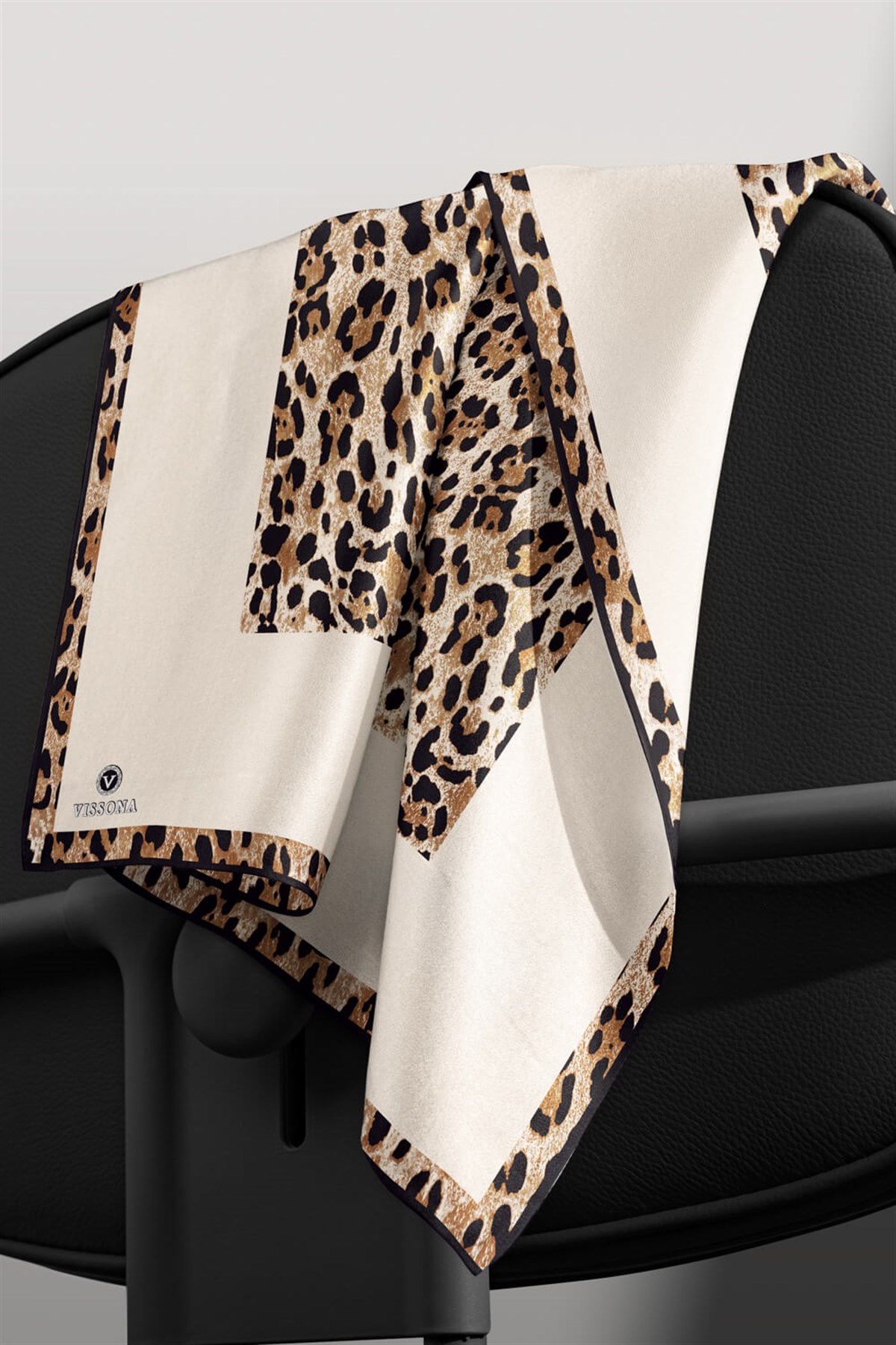 %100 Twill İpek Leopar Desenli Krem Renkli 90x90 Eşarp Dikim Şekli : El Dikişi