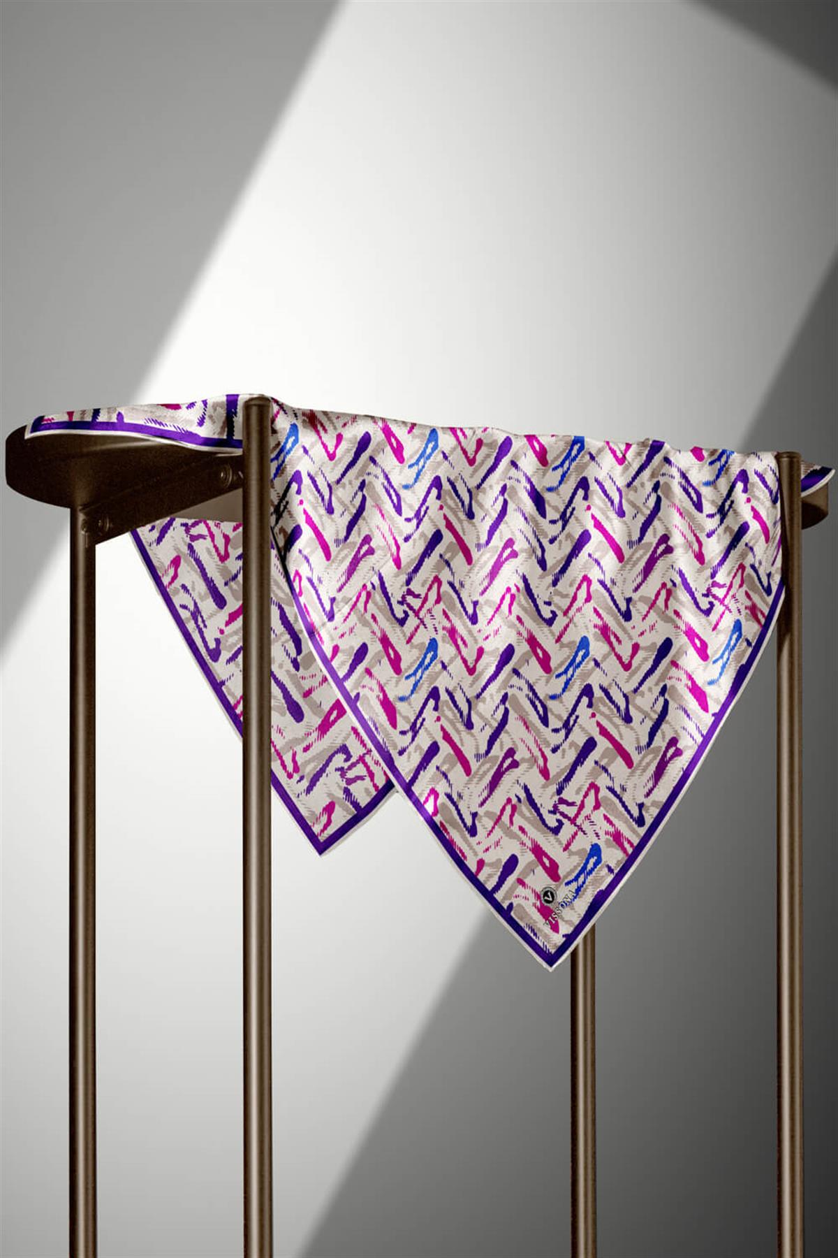 %100 Twill İpek Geometrik Desenli Mor - Fuşya Renkli 90x90 Eşarp Dikim Şekli : El Dikişi