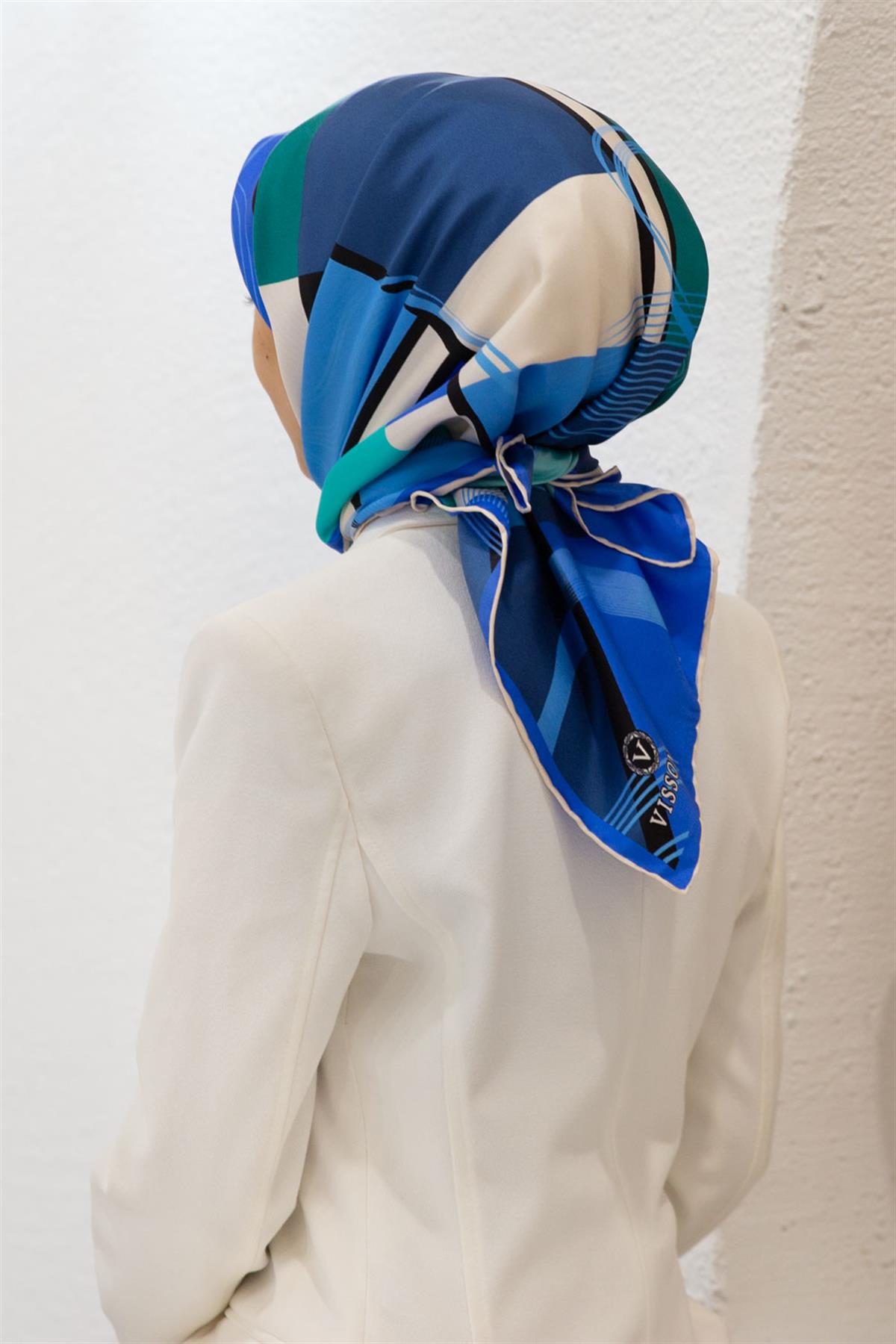 %100 Twill İpek Geometrik Desenli Saks - Mint Yeşili Renkli 90x90 Eşarp Dikim Şekli : El Dikişi