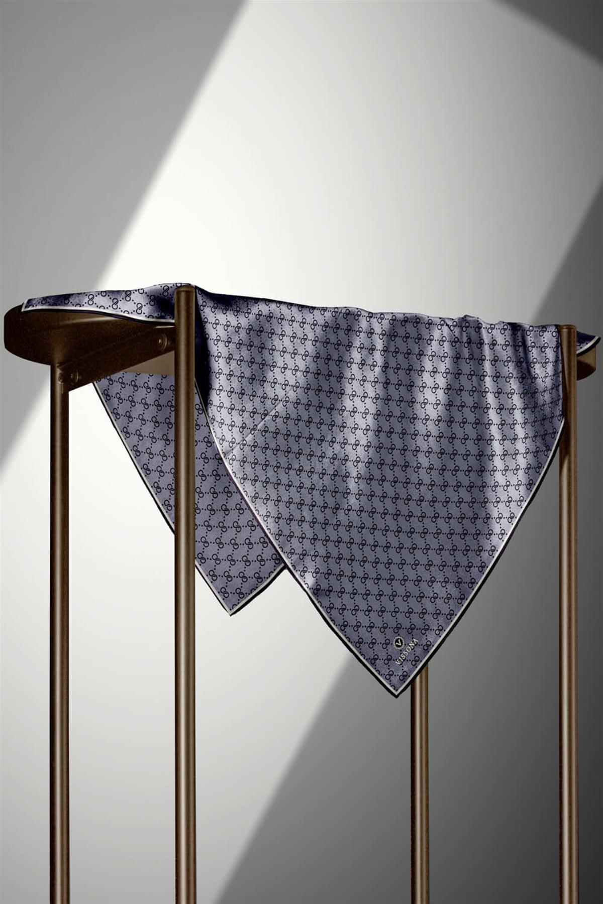 %100 Twill İpek Geometrik Desenli Siyah - Gri Renkli 90x90 Eşarp Dikim Şekli : El Dikişi