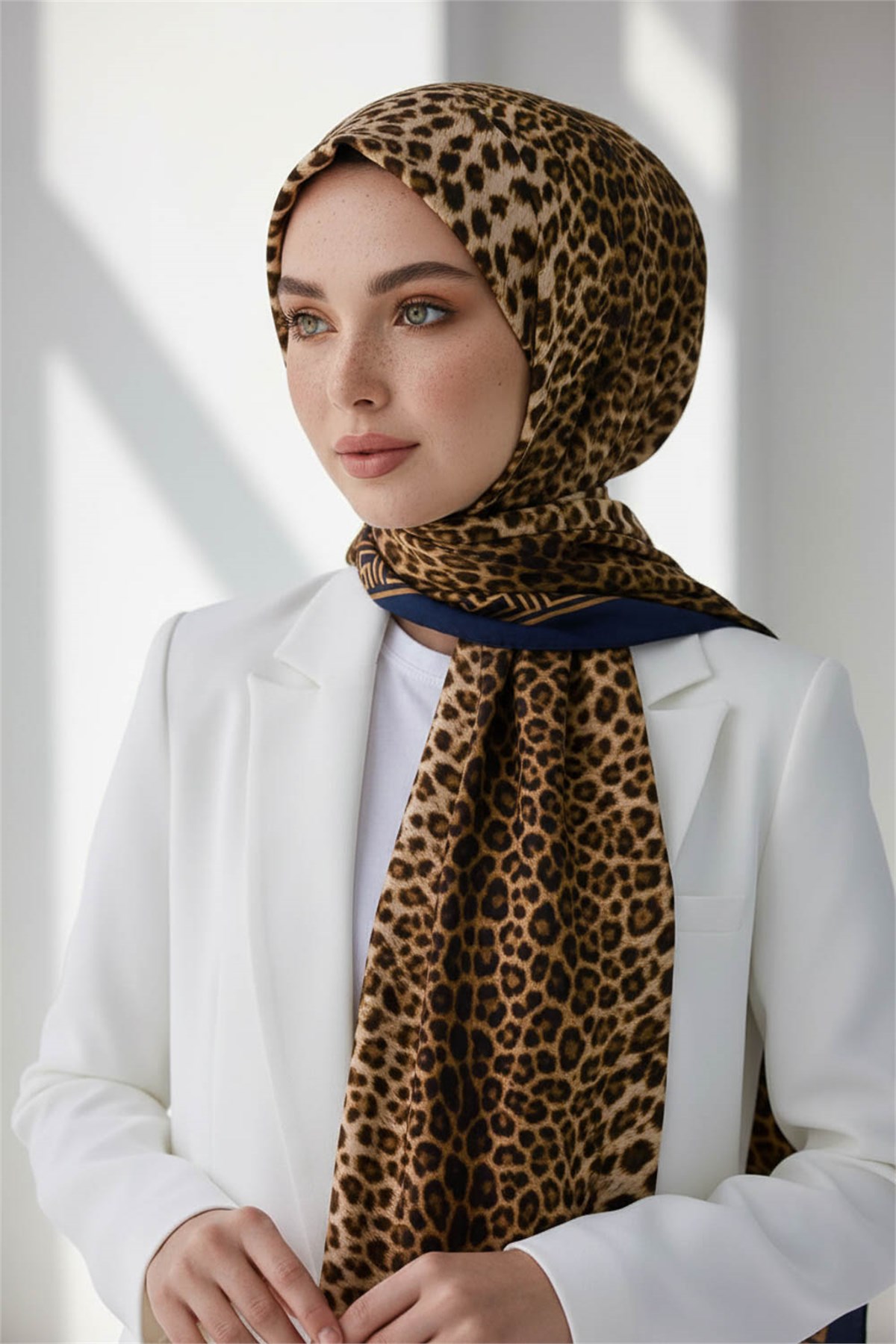 KREP BAROK BARDÜRLÜ LEOPAR DESENLİ HARDAL - LACİVERT RENKLİ 75X195 KIRIŞMAZ ŞAL
