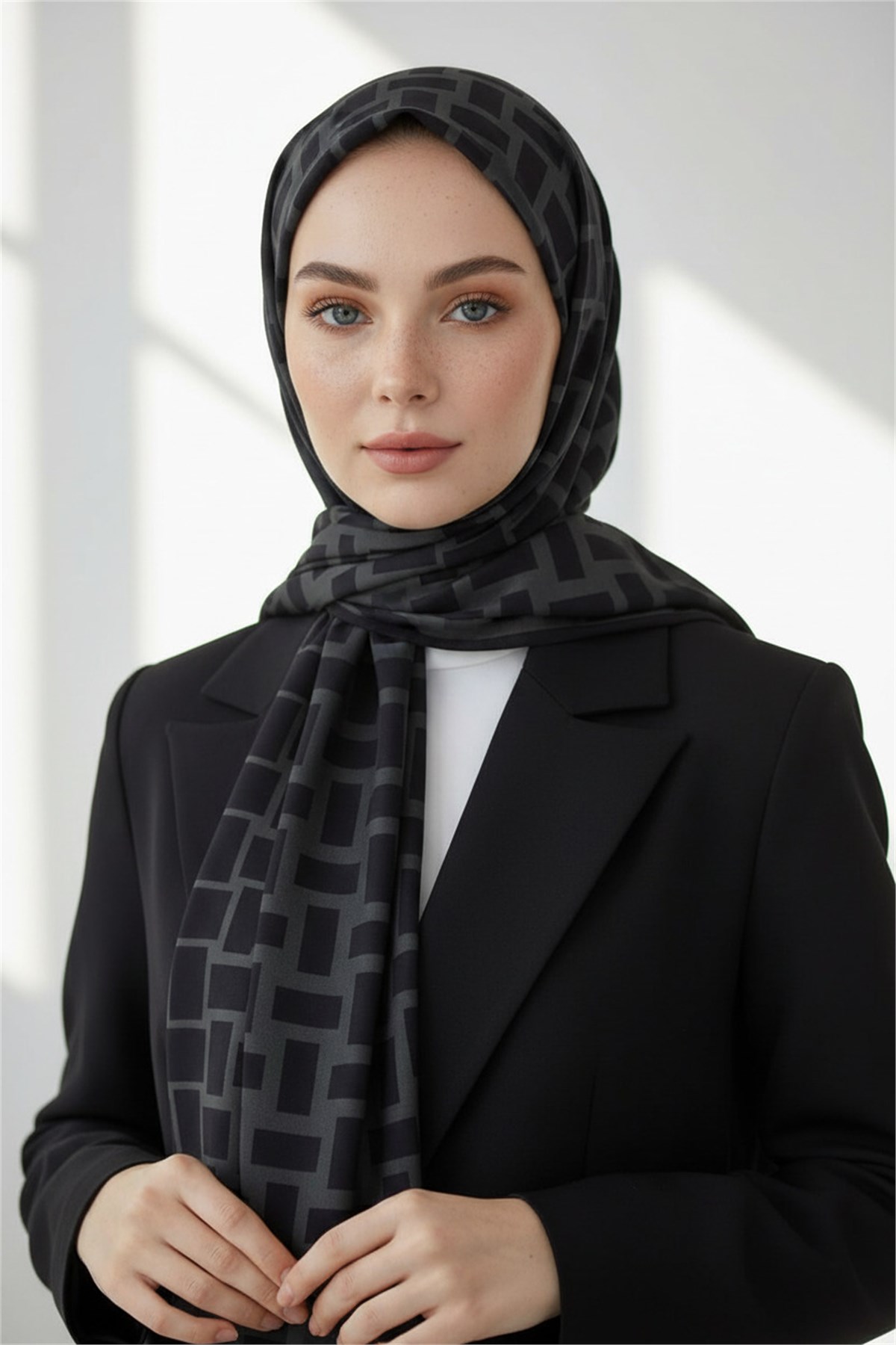 KREP KARELİ DESENLİ FÜME RENKLİ 75X195 KIRIŞMAZ ŞAL