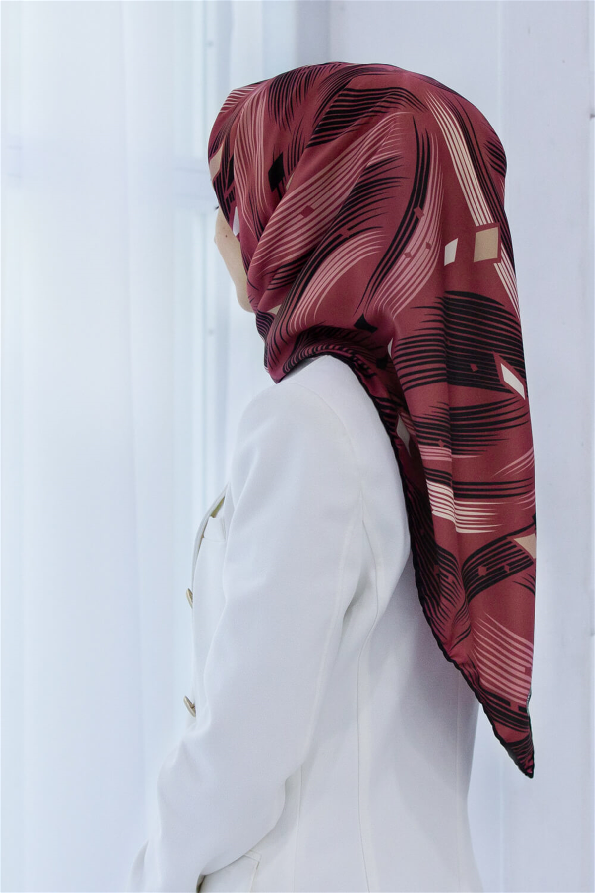 Rayon Geometrik Çizgili Desenli Gül Kurusu Renkli 90x90 Eşarp (İpek İçermez) Kenar Dikiş Şekli El Dikişli