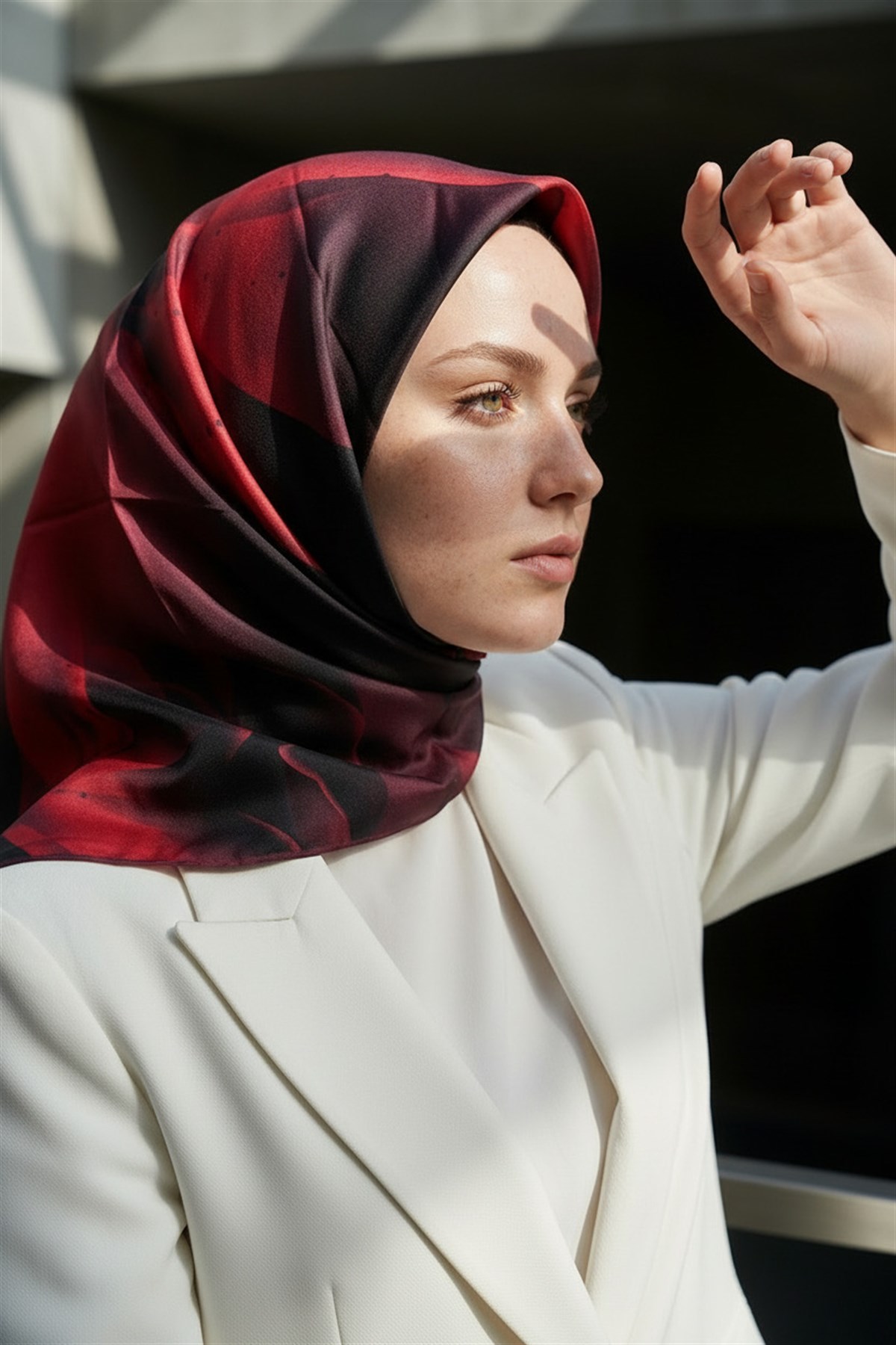 %100 Twill İpek Çiçek Desenli Bordo Renkli 90x90 Eşarp Dikim Şekli : El Dikişi