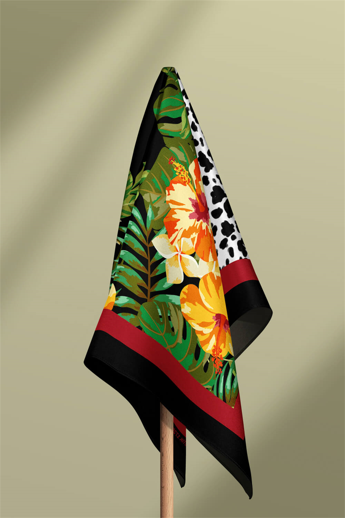 Kadın Turuncu Siyah Beyaz Çiçek Desenli 50x50 Bandana