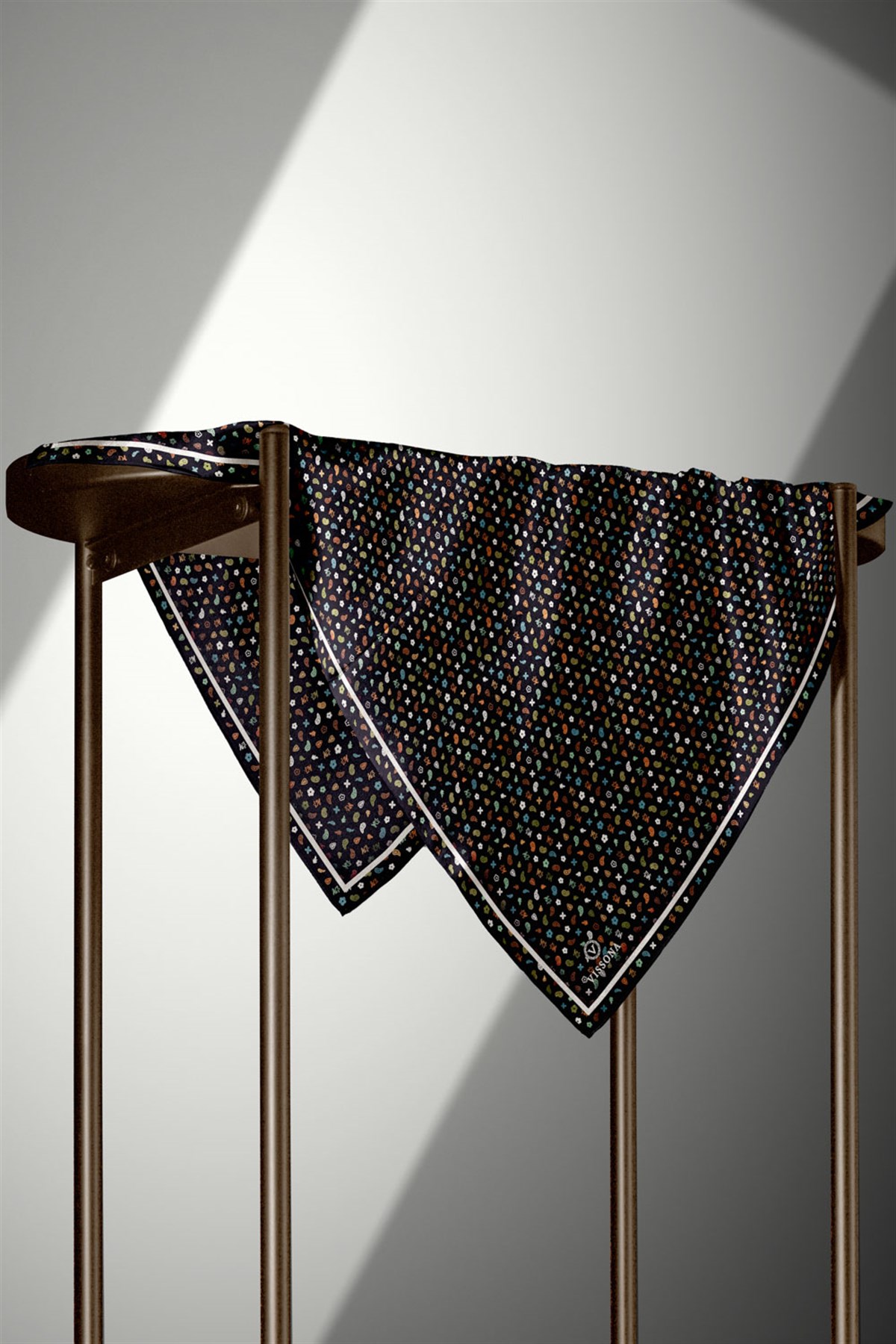%100 Twill İpek Çıtır Desenli Siyah Renkli 90x90 Eşarp Dikim Şekli : El Dikişi