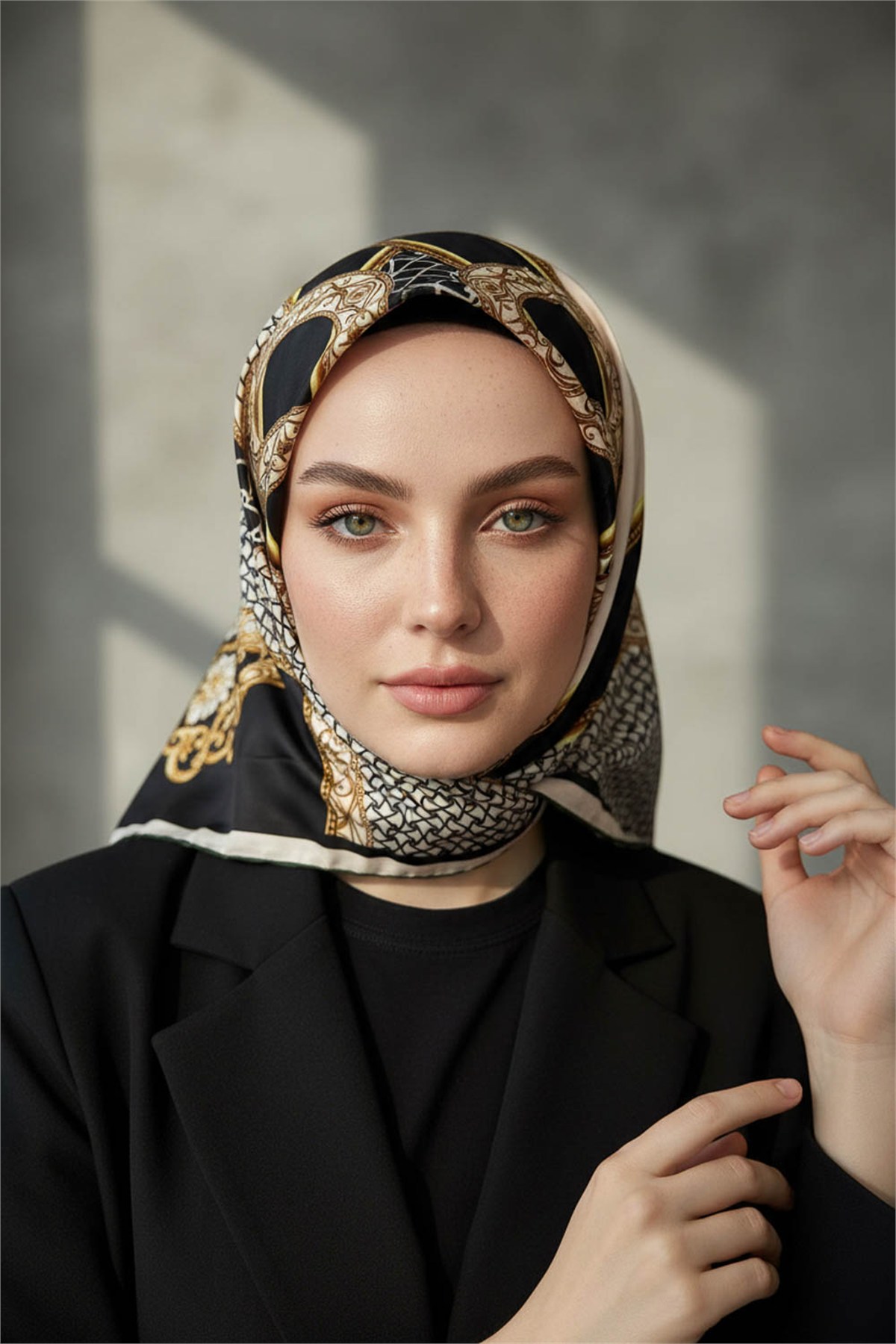 Kristal Çiçek Desenli Haki Renkli 90x90 Eşarp (İpek İçermez) Kenar Dikiş Şekli El Dikişli