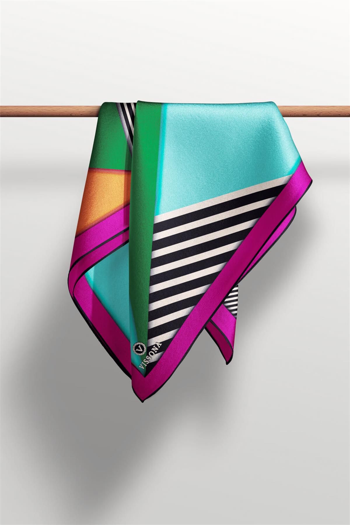 %100 Twill İpek Çizgili ve Geometrik Desenli Zümrüt Yeşili - Fuşya Renkli 90x90 Eşarp Dikim Şekli : El Dikişi