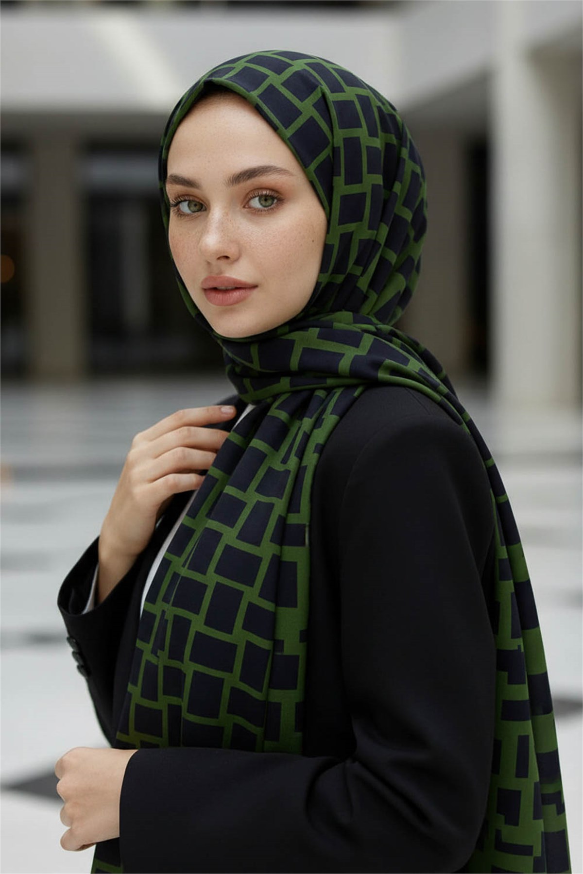 KREP KARELİ DESENLİ ZÜMRÜT YEŞİLİ RENKLİ 75X195 KIRIŞMAZ ŞAL