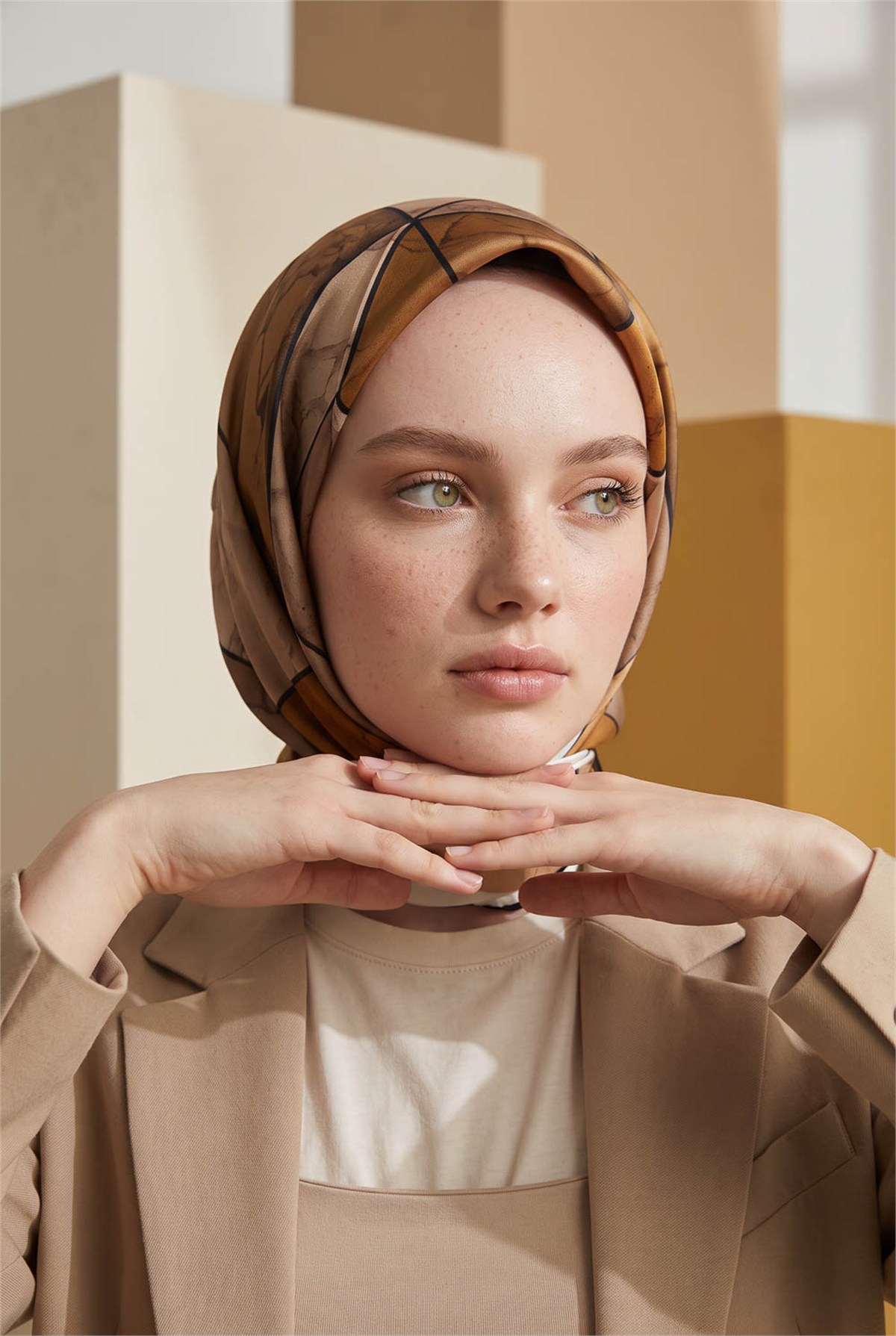 Rayon Mermer Desenli Hardal - Bej Renkli 90x90 Eşarp (İpek İçermez) Kenar Dikiş Şekli El Dikişli
