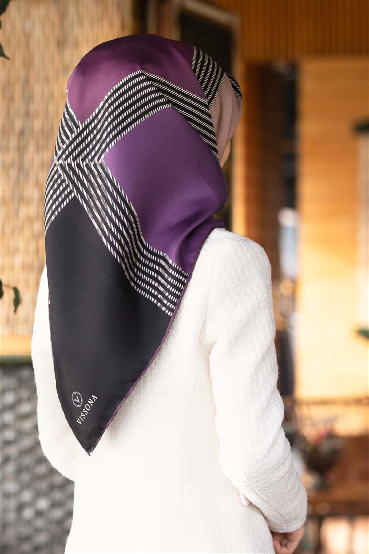 %100 Twill İpek Geometrik Desenli Mürdüm Renkli 90x90 Eşarp Dikim Şekli : El Dikişi