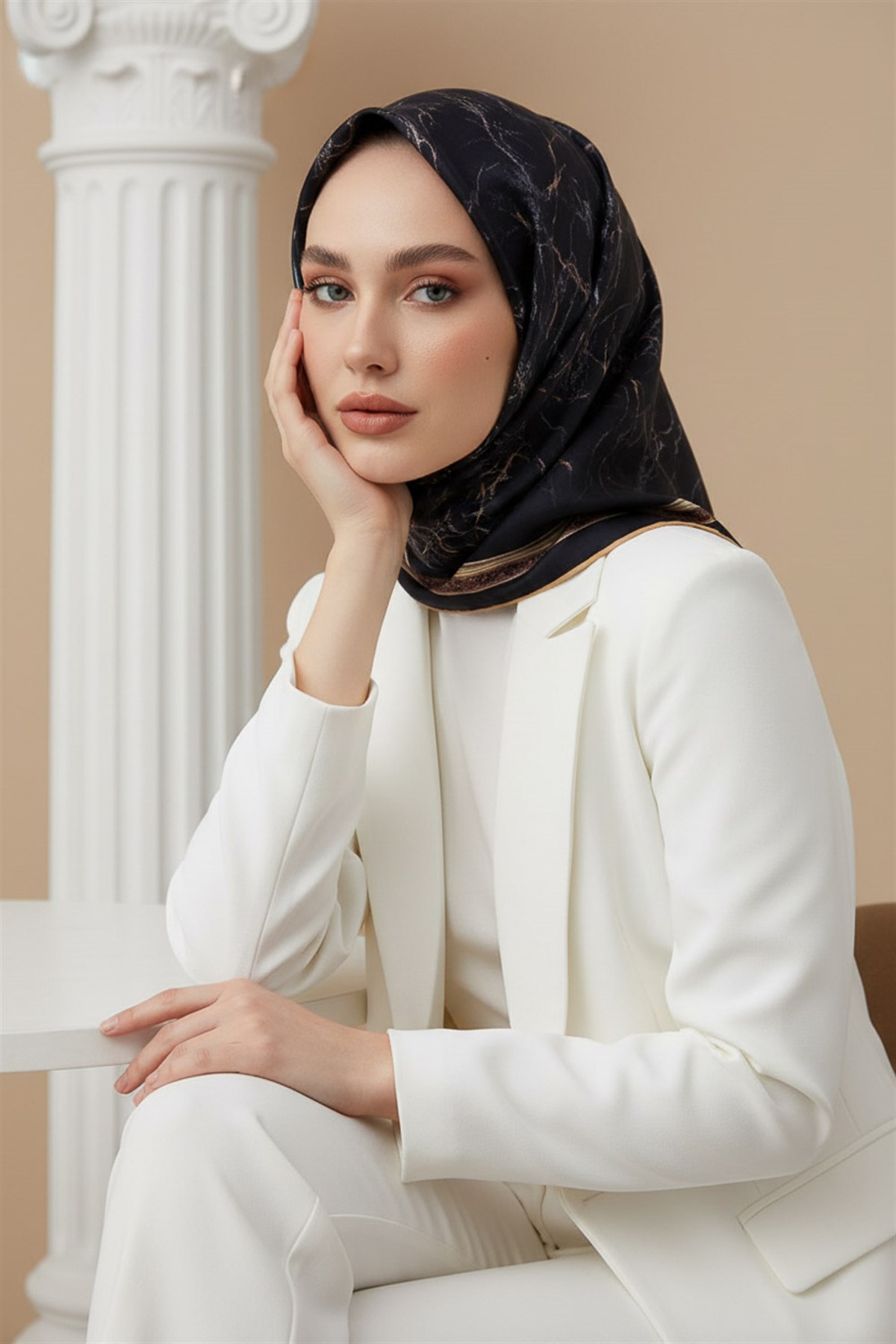 %100 Twill İpek Mermer Desenli Siyah Renkli 90x90 Eşarp Dikim Şekli : El Dikişi