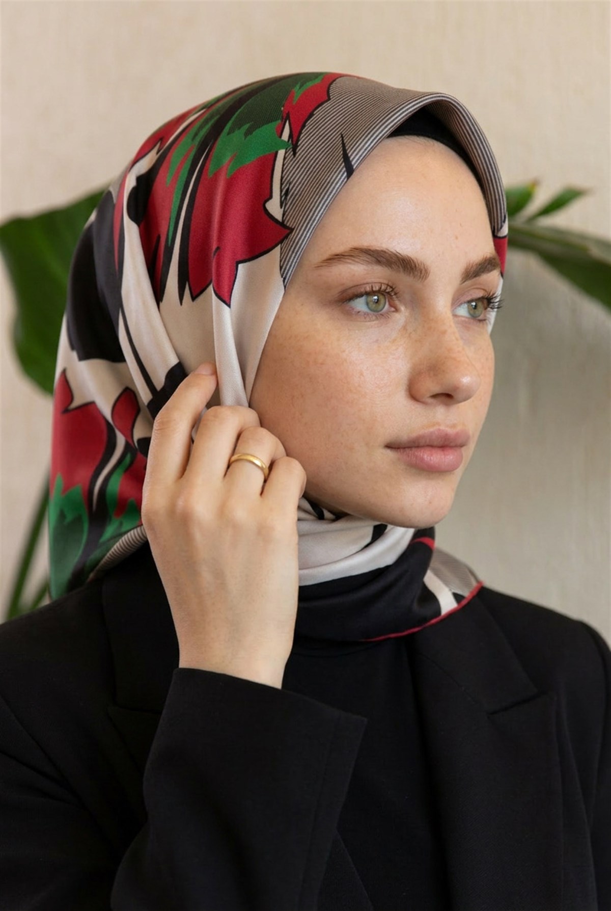%100 Twill İpek Çiçek Desenli Krem - Bordo Renkli 90x90 Eşarp Dikim Şekli : El Dikişi