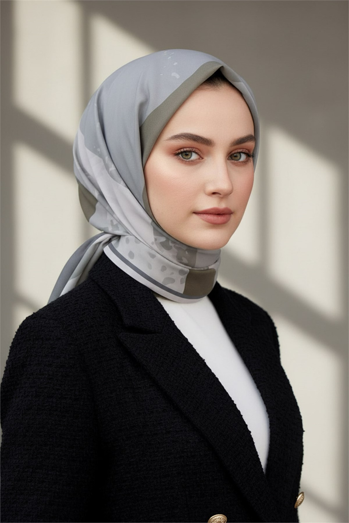 KREP GEOMETRİK DESENLİ VİZON - GRİ RENKLİ 75X195 KIRIŞMAZ ŞAL